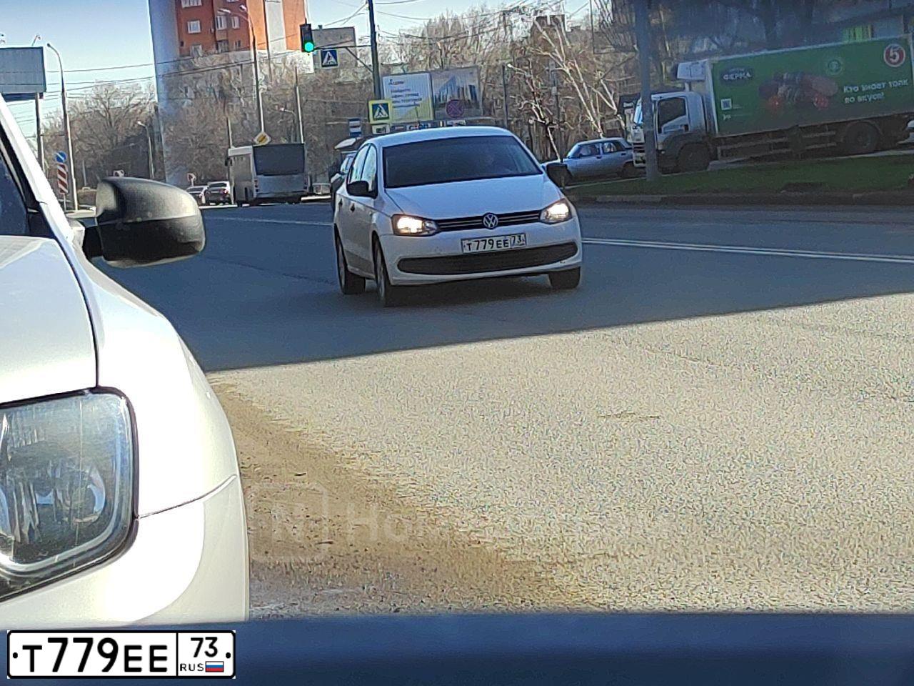 Фото автомобиля VOLKSWAGEN POLO, 2011 — госномер Н313ЕР21. Цвет: Белый