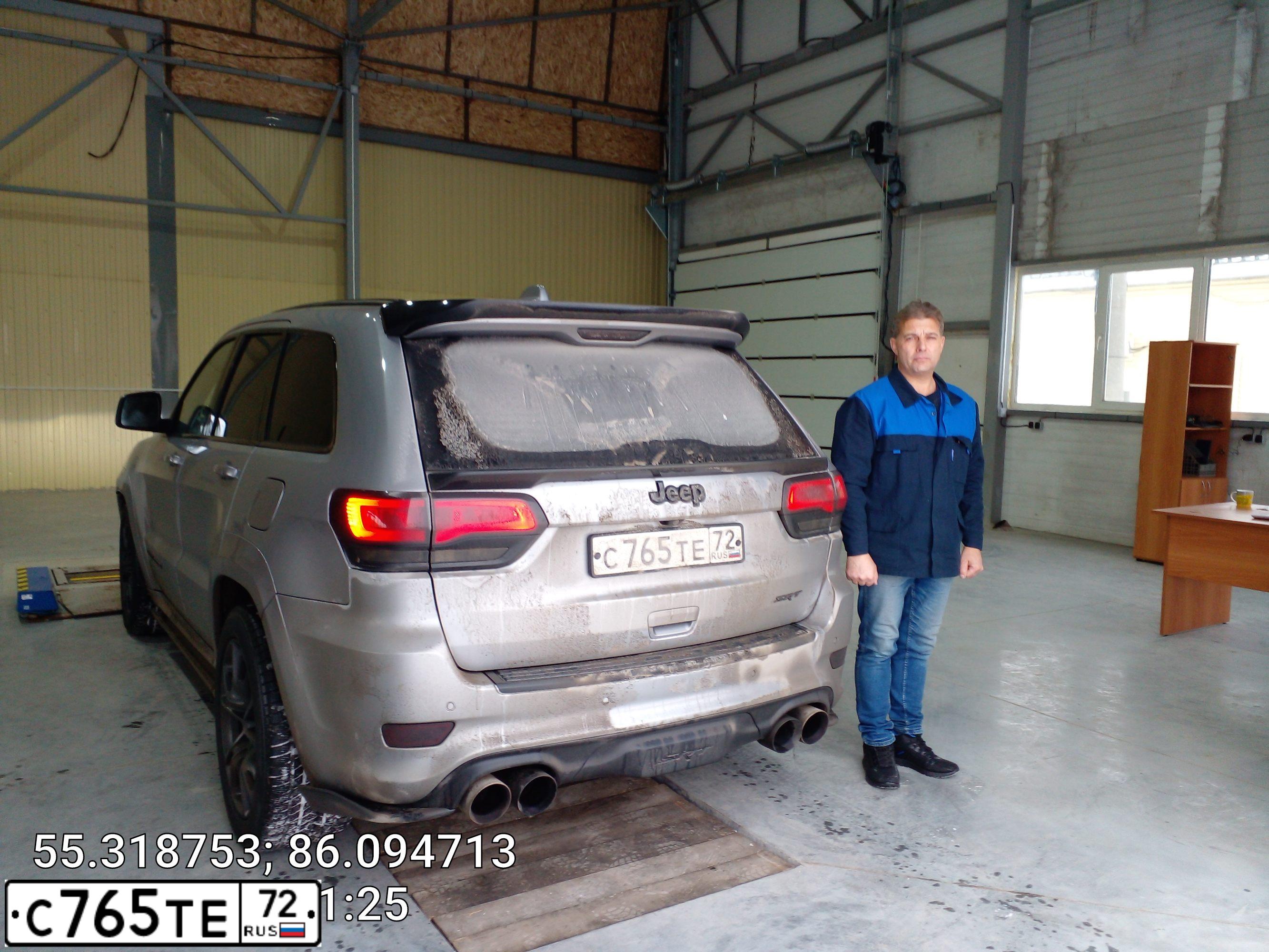 Фото автомобиля JEEP GRAND CHEROKEE, 2013 — госномер О485ОА142. Цвет: СВЕТЛО-СЕРЫЙ