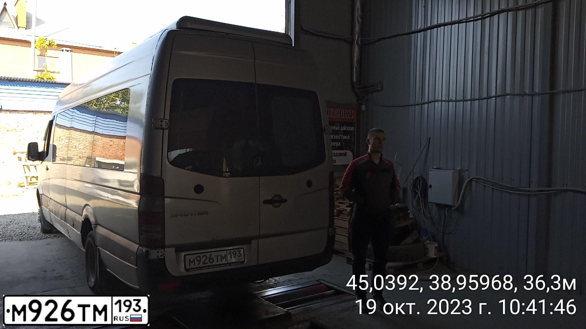 Фото автомобиля MERCEDES SPRINTER, 2007 — госномер М926ТМ193. Цвет: СЕРЫЙ