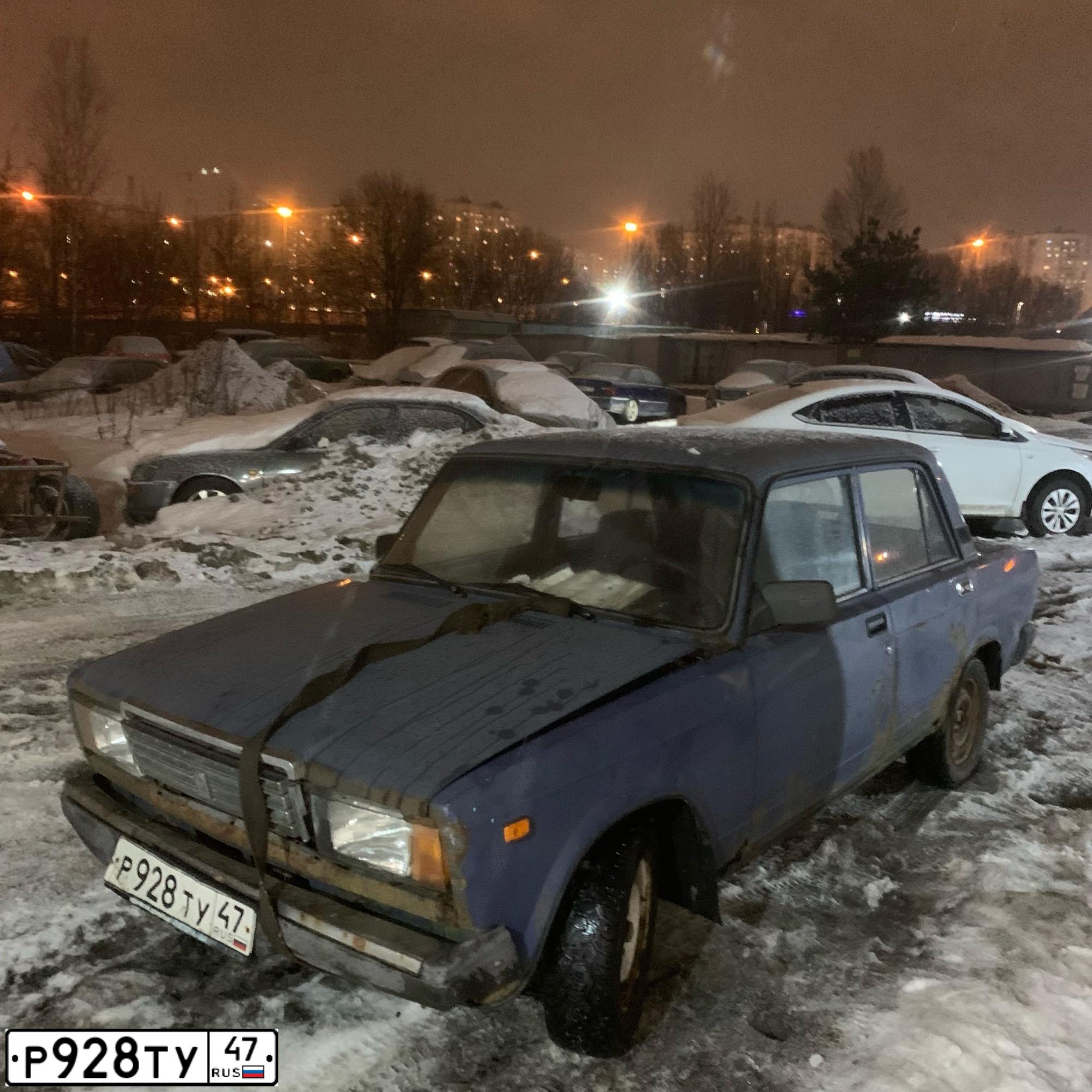 Фото автомобиля LADA 2107, 2006 — госномер Р928ТУ47. Цвет: СИНИЙ