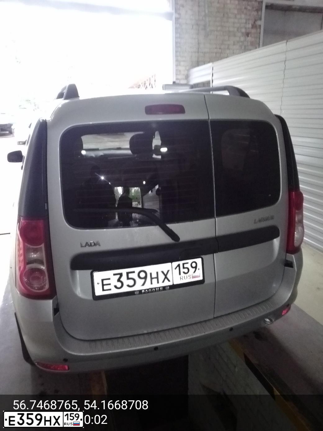 Фото автомобиля LADA LARGUS, 2014 — госномер Е359НХ159. Цвет: Серебристый