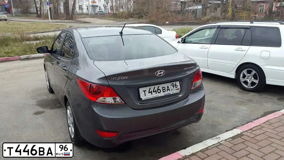 Фото автомобиля HYUNDAI SOLARIS, 2011 — госномер К710РТ186. Цвет: ТЕМНО-СЕРЫЙ
