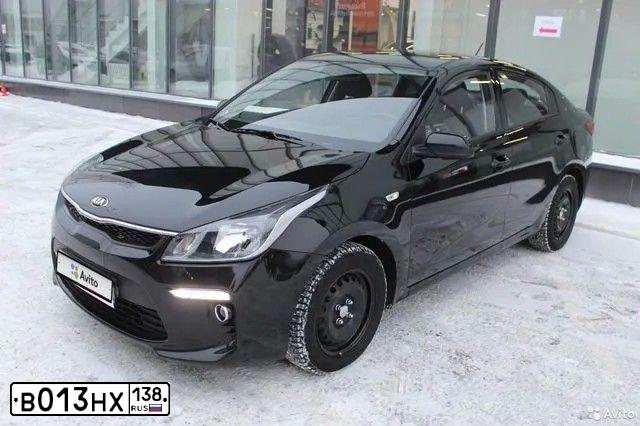 Фото автомобиля KIA RIO, 2019 — госномер В013НХ138. Цвет: ЧЕРНЫЙ