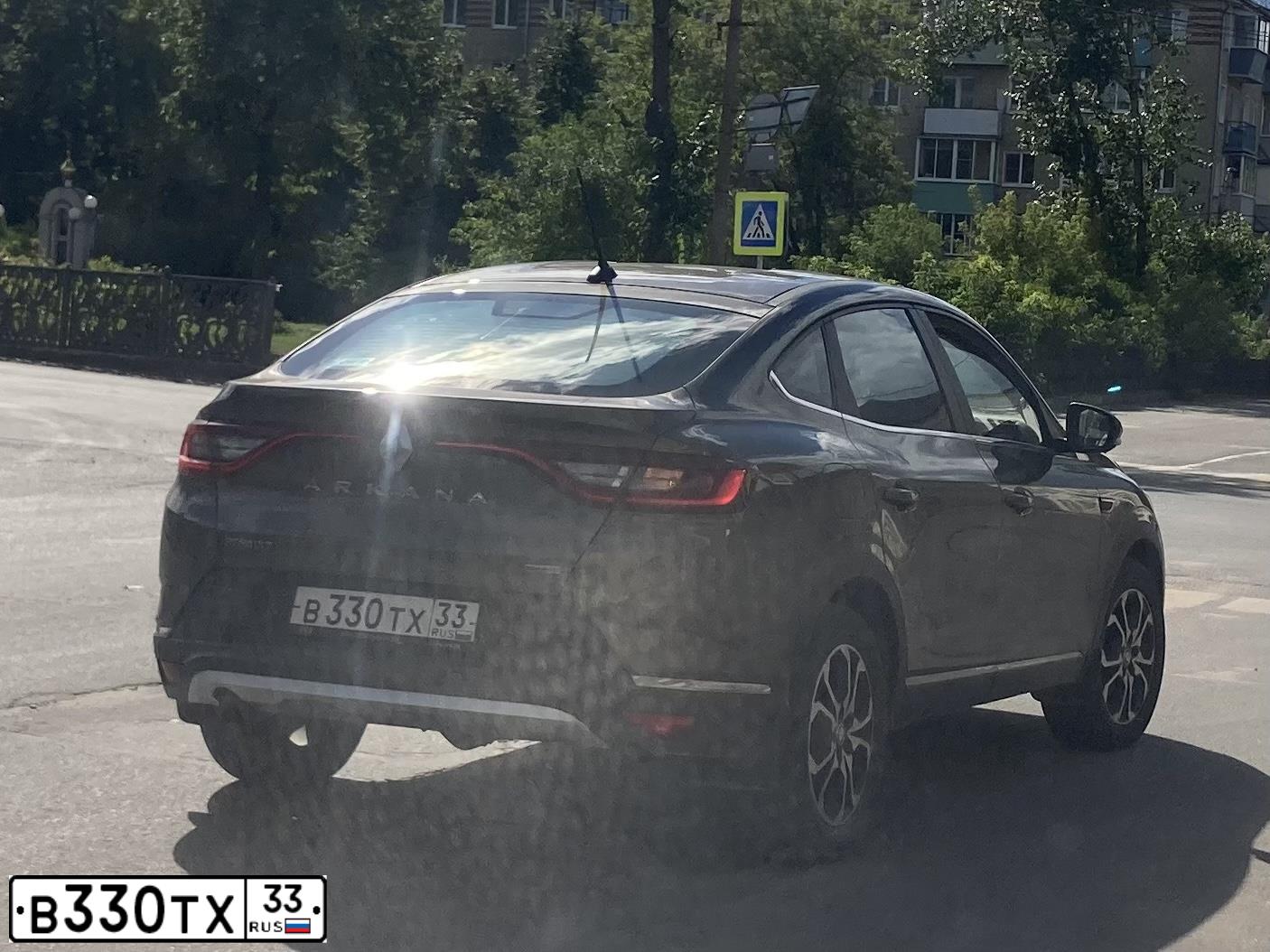 Фото автомобиля RENAULT ARKANA, 2019 — госномер У934РР198. Цвет: Коричневый