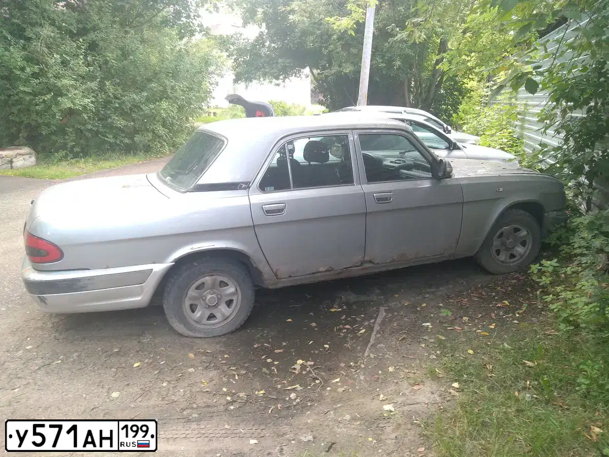 Фото автомобиля GAZ 3110 WOLGA, 2007 — госномер У571АН199. Цвет: СЕРЫЙ СВЕТЛЫЙ