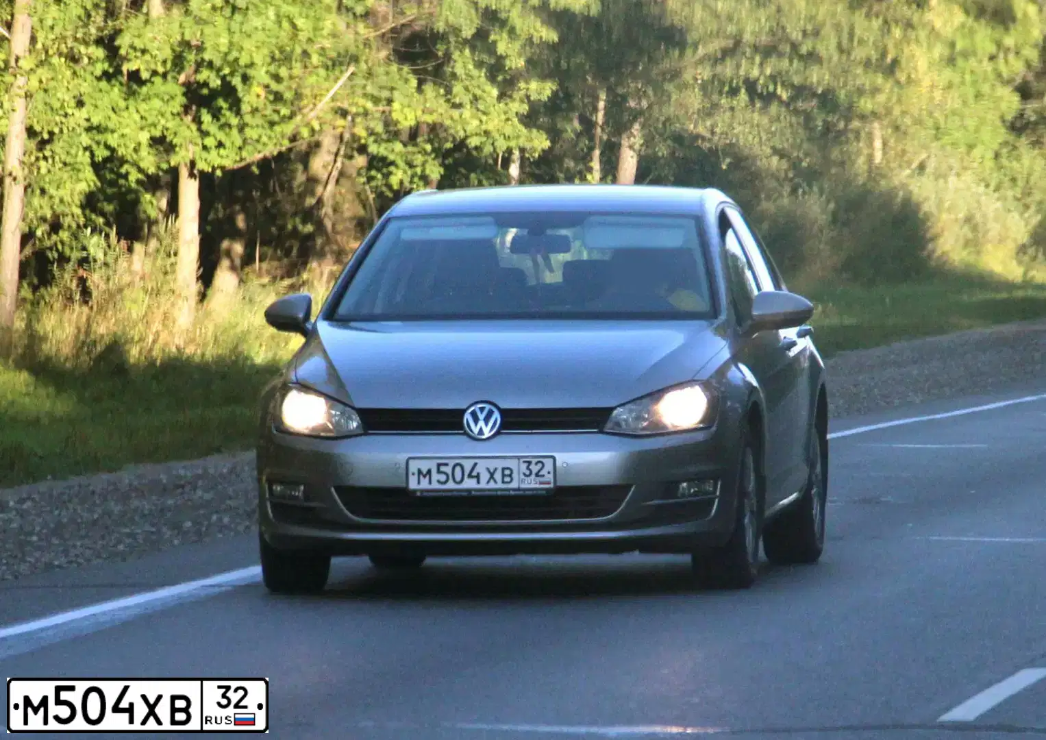 Фото автомобиля VOLKSWAGEN GOLF, 2014 — госномер М504ХВ32. Цвет: СЕРЕБРИСТЫЙ