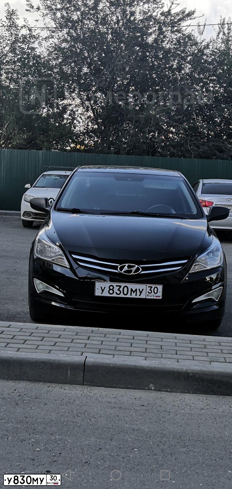 Фото автомобиля HYUNDAI SOLARIS, 2015 — госномер У830МУ30. Цвет: ЧЕРНЫЙ
