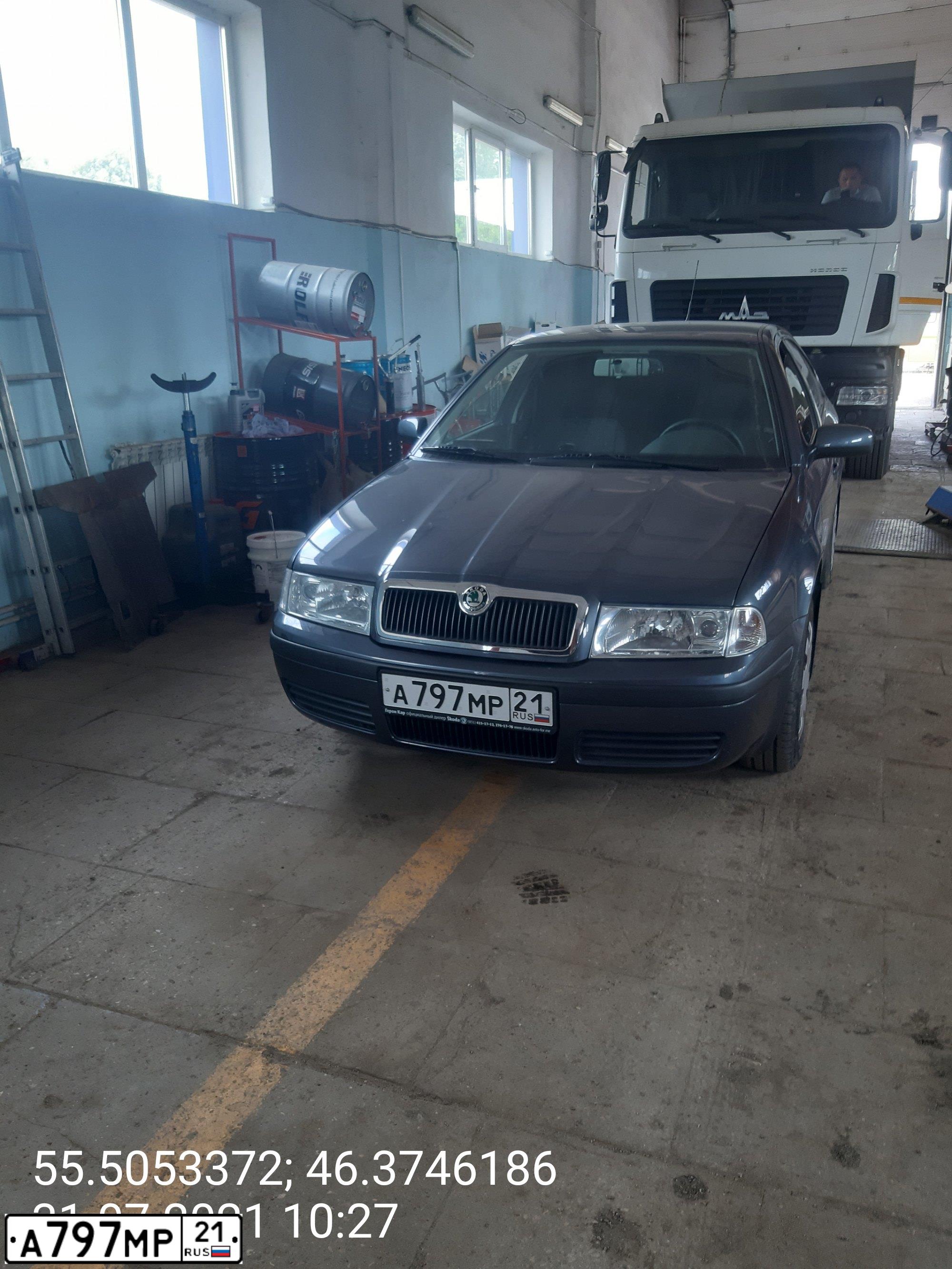 Фото автомобиля SKODA OCTAVIA, 2009 — госномер А797МР21. Цвет: ТЕМНО-СЕРЫЙ