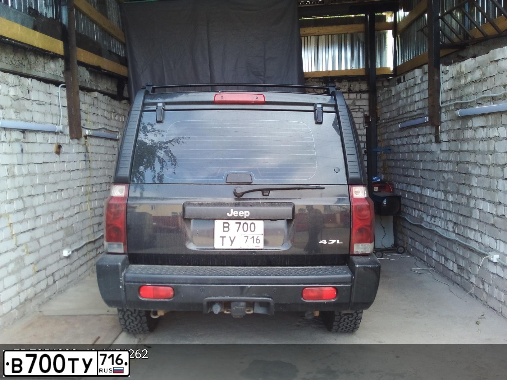 Фото автомобиля JEEP COMMANDER, 2006 — госномер В700ТУ716. Цвет: ЧЕРНЫЙ