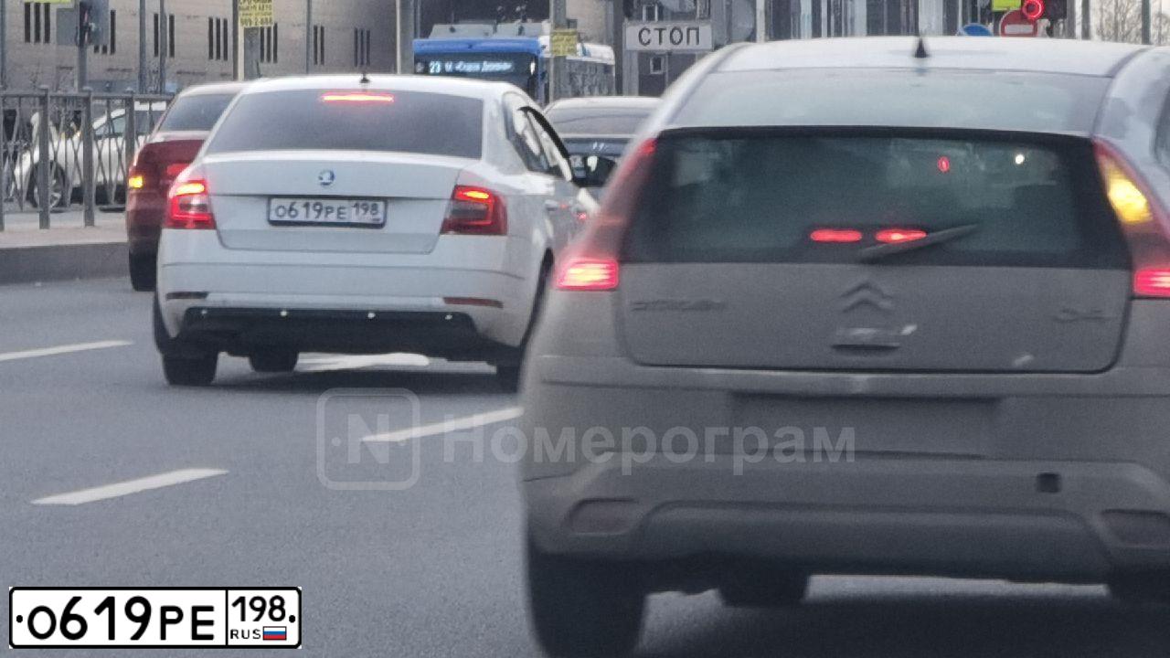 Фото автомобиля SKODA OCTAVIA, 2018 — госномер М457АТ147. Цвет: Белый
