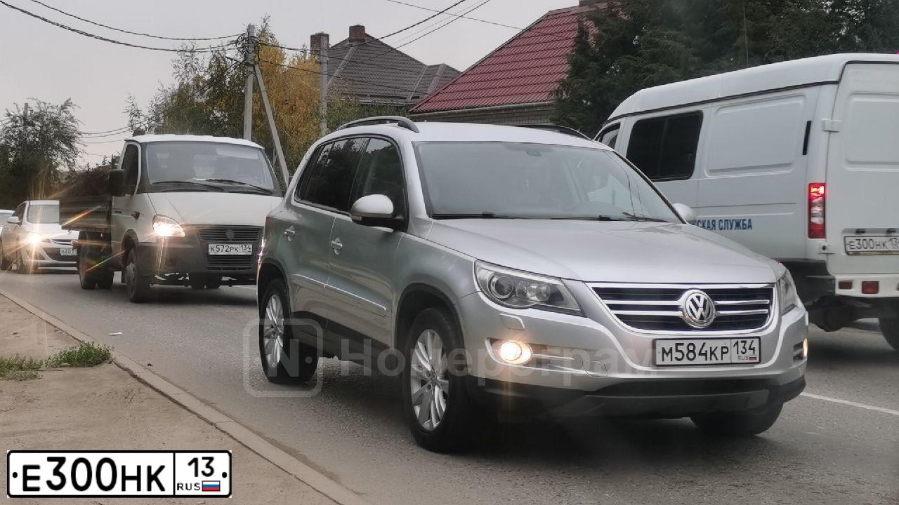Фото автомобиля SUBARU FORESTER, 2014 — госномер Е300НК13. Цвет: БЕЛЫЙ