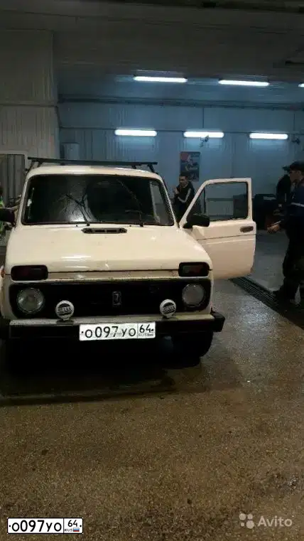 Фото автомобиля LADA 2121 NIVA, 1997 — госномер О097УО64. Цвет: БЕЛЫЙ