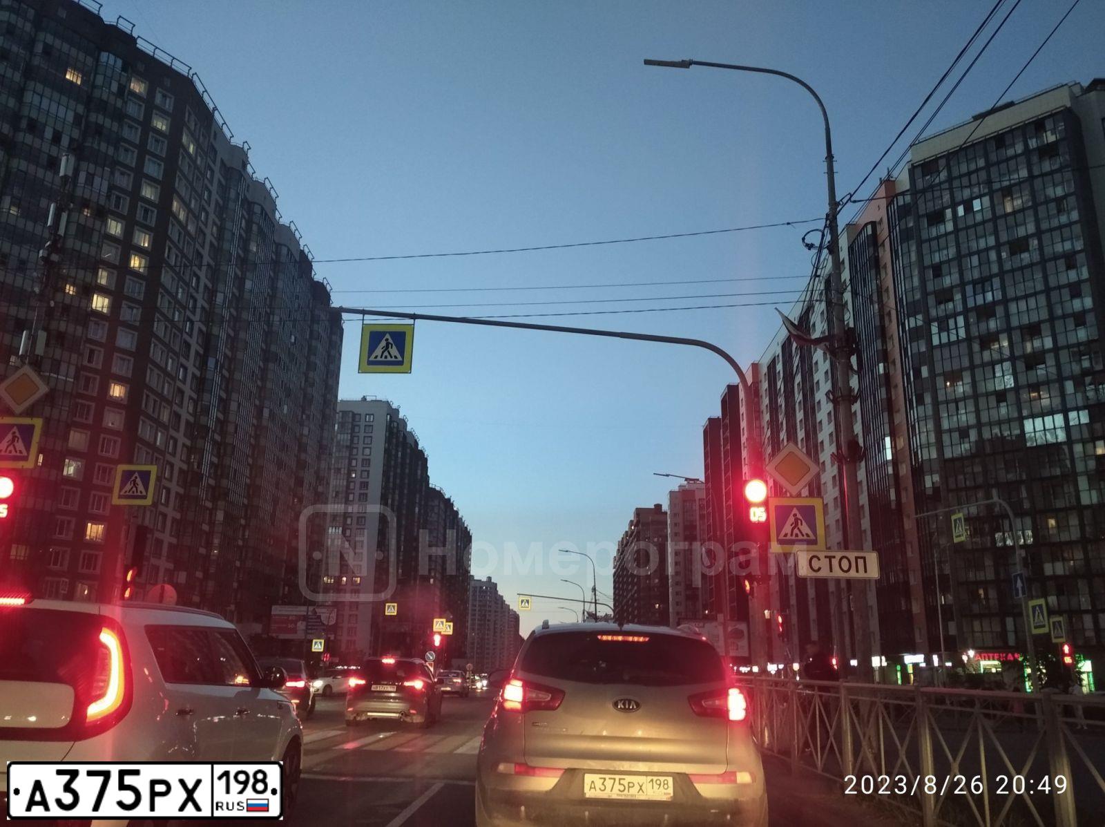 Фото автомобиля KIA SPORTAGE, 2011 — госномер А375РХ198. Цвет: Серебристый