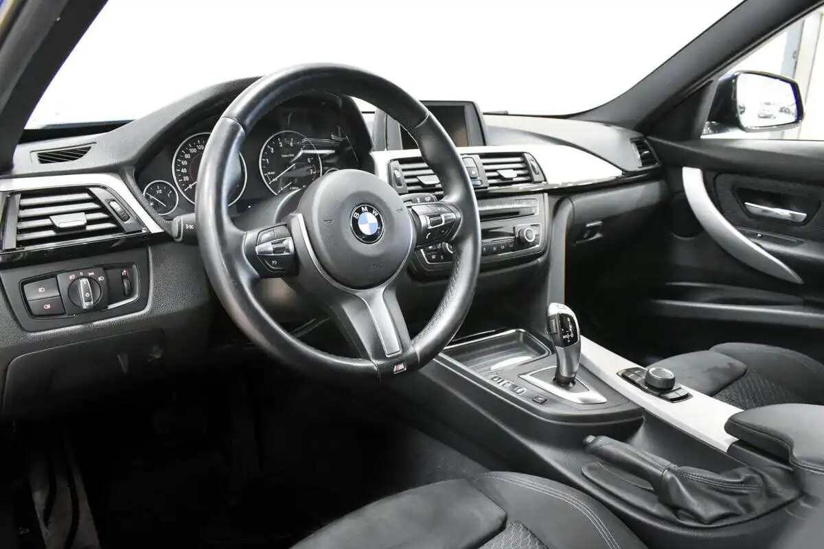 Фото автомобиля BMW 320I, 2014 — госномер С052ХК05