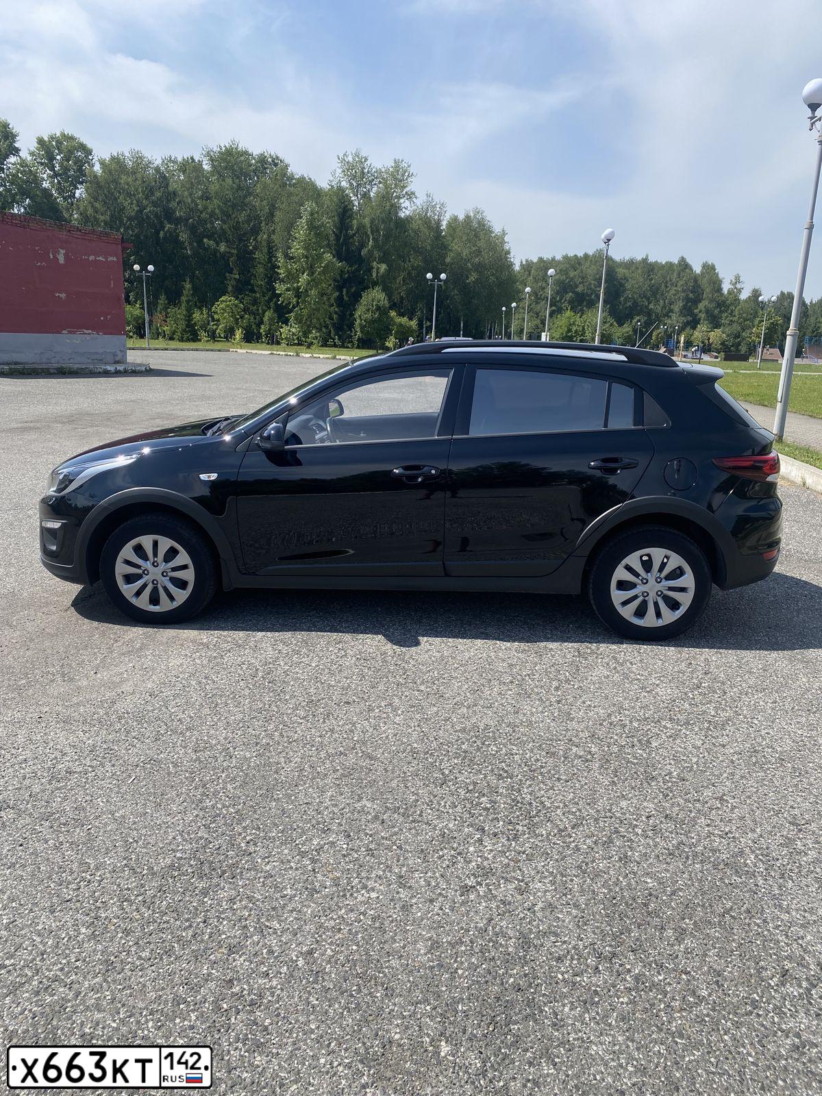 Фото автомобиля KIA RIO, 2020 — госномер Х663КТ142. Цвет: ЧЕРНЫЙ