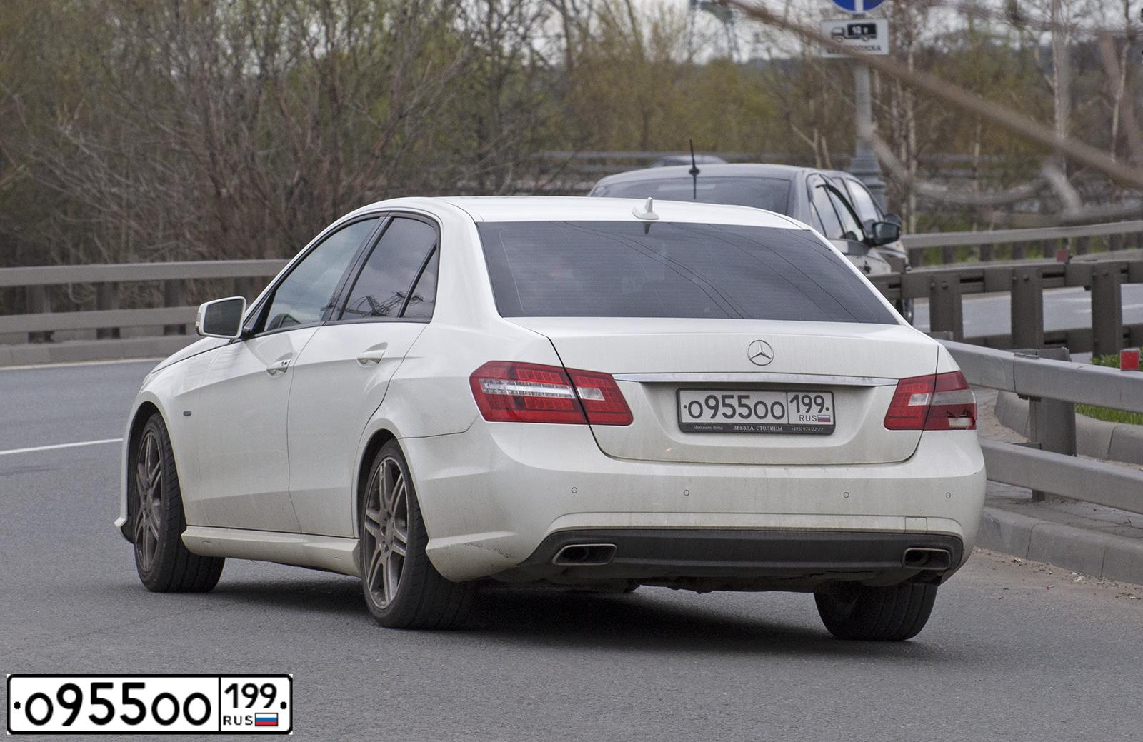 Фото автомобиля MERCEDES E-KLASSE, 2011 — госномер А033СА797. Цвет: Белый