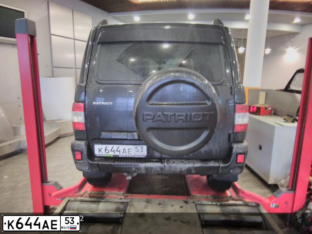 Фото автомобиля UAZ PATRIOT, 2014 — госномер М624МО198. Цвет: АВАНТЮРИН МЕТАЛЛИК