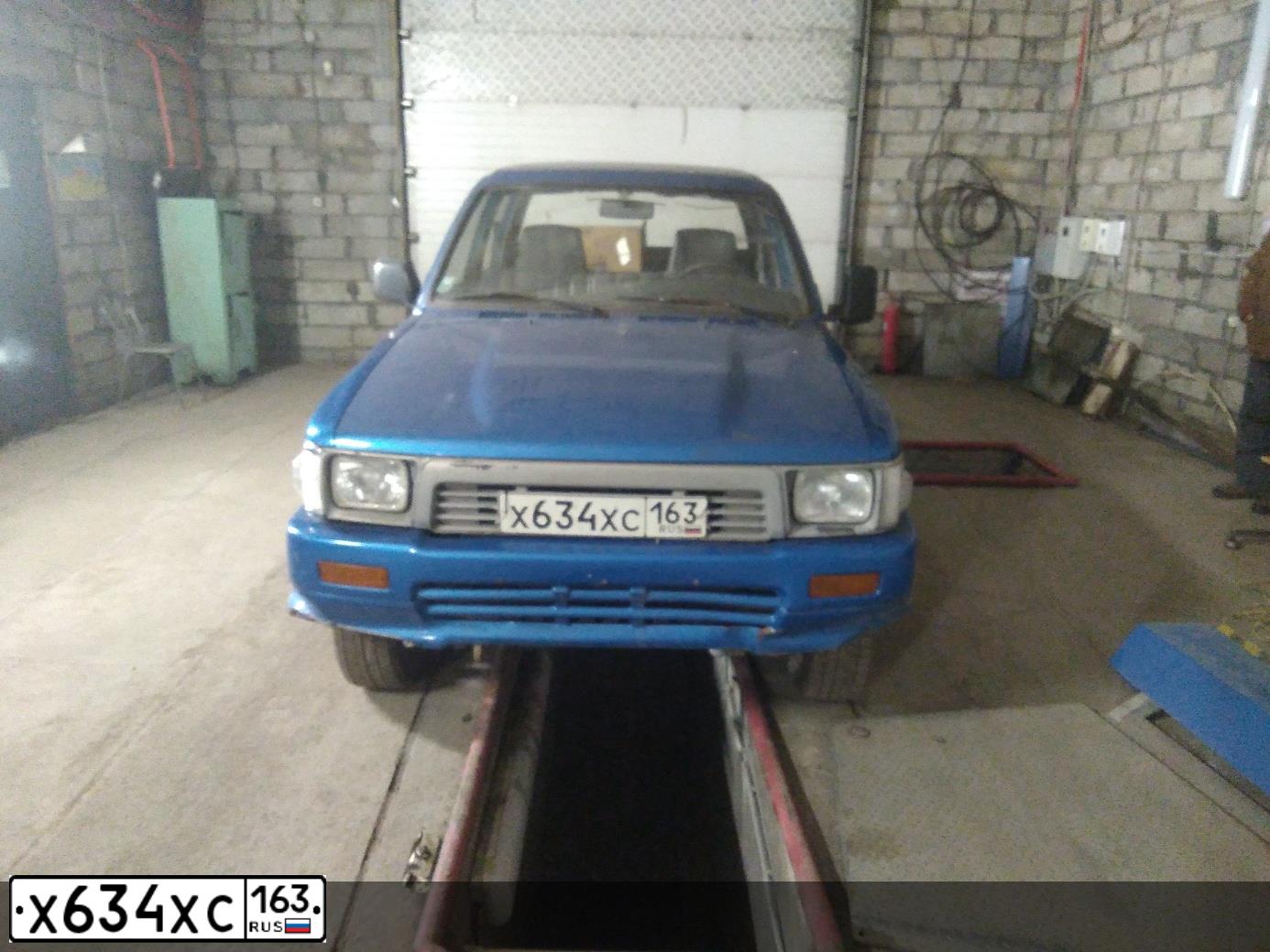 Фото автомобиля TOYOTA HILUX, 1991 — госномер О757АЕ196. Цвет: синий