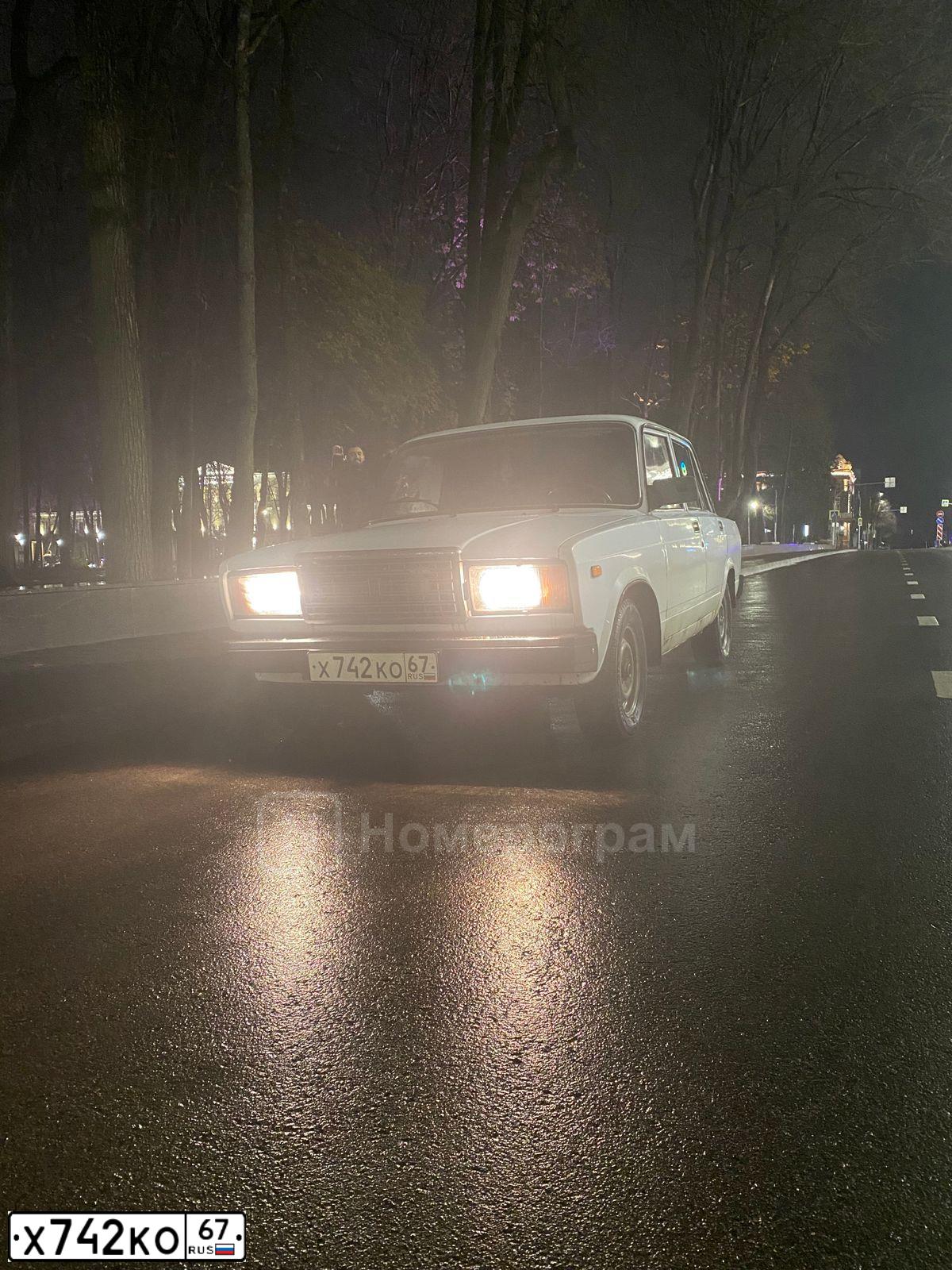 Фото автомобиля LADA 2107, 2008 — госномер М020ТР67. Цвет: Белый