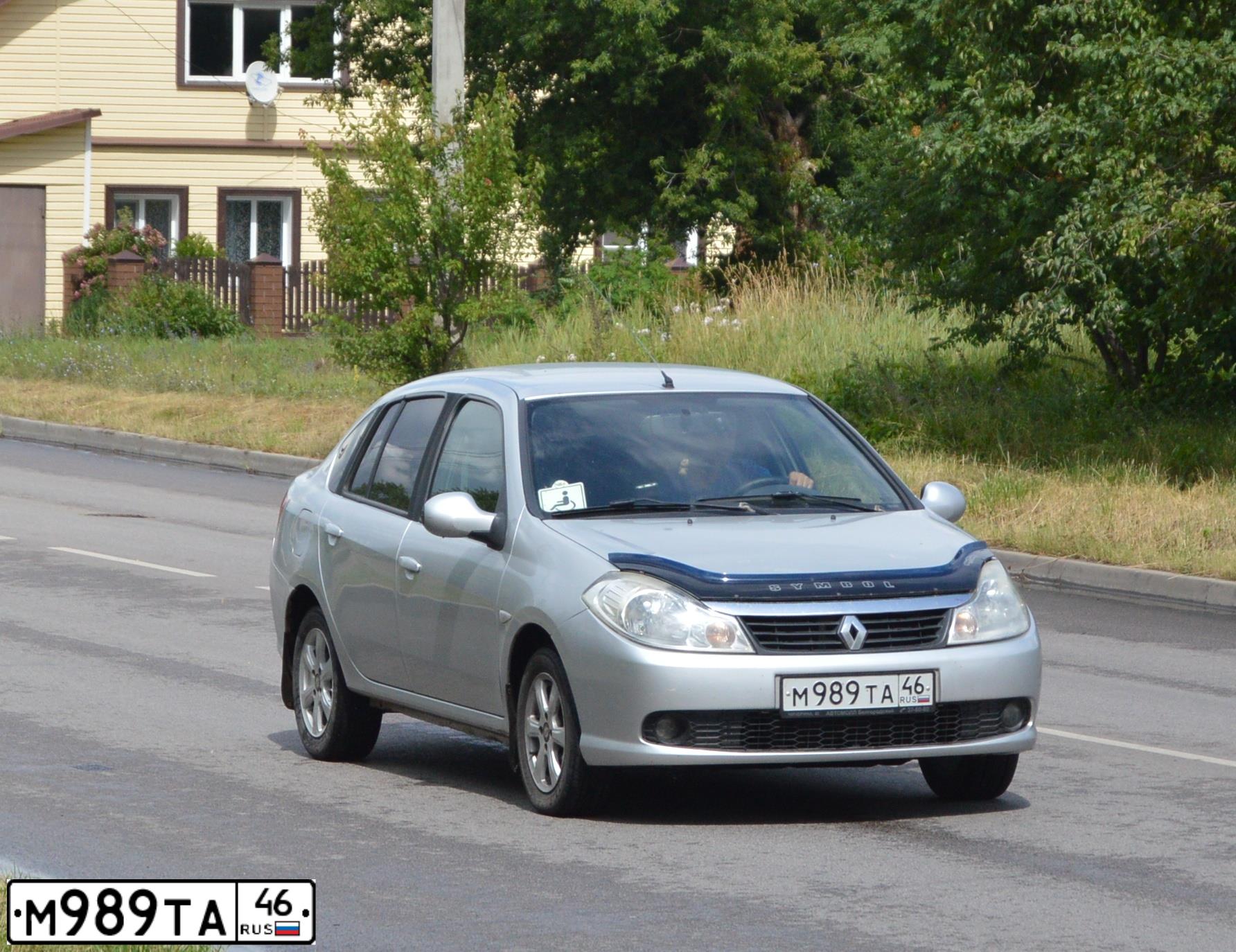 Фото автомобиля RENAULT SYMBOL, 2008 — госномер Р246НО46. Цвет: Светло-Серо-Голубой