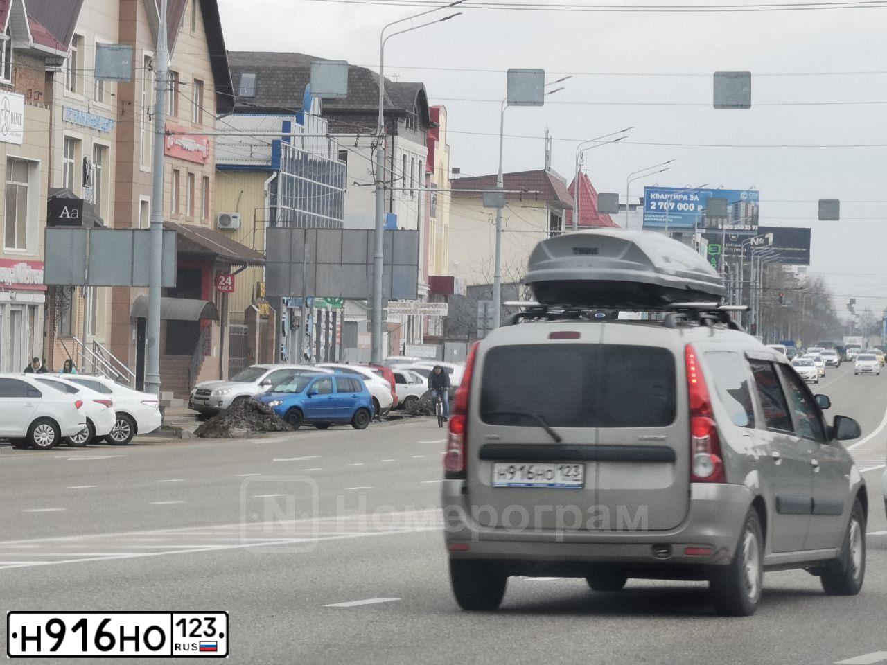 Фото автомобиля LADA LARGUS, 2014 — госномер Н916НО123. Цвет: СЕРО-БЕЖЕВЫЙ