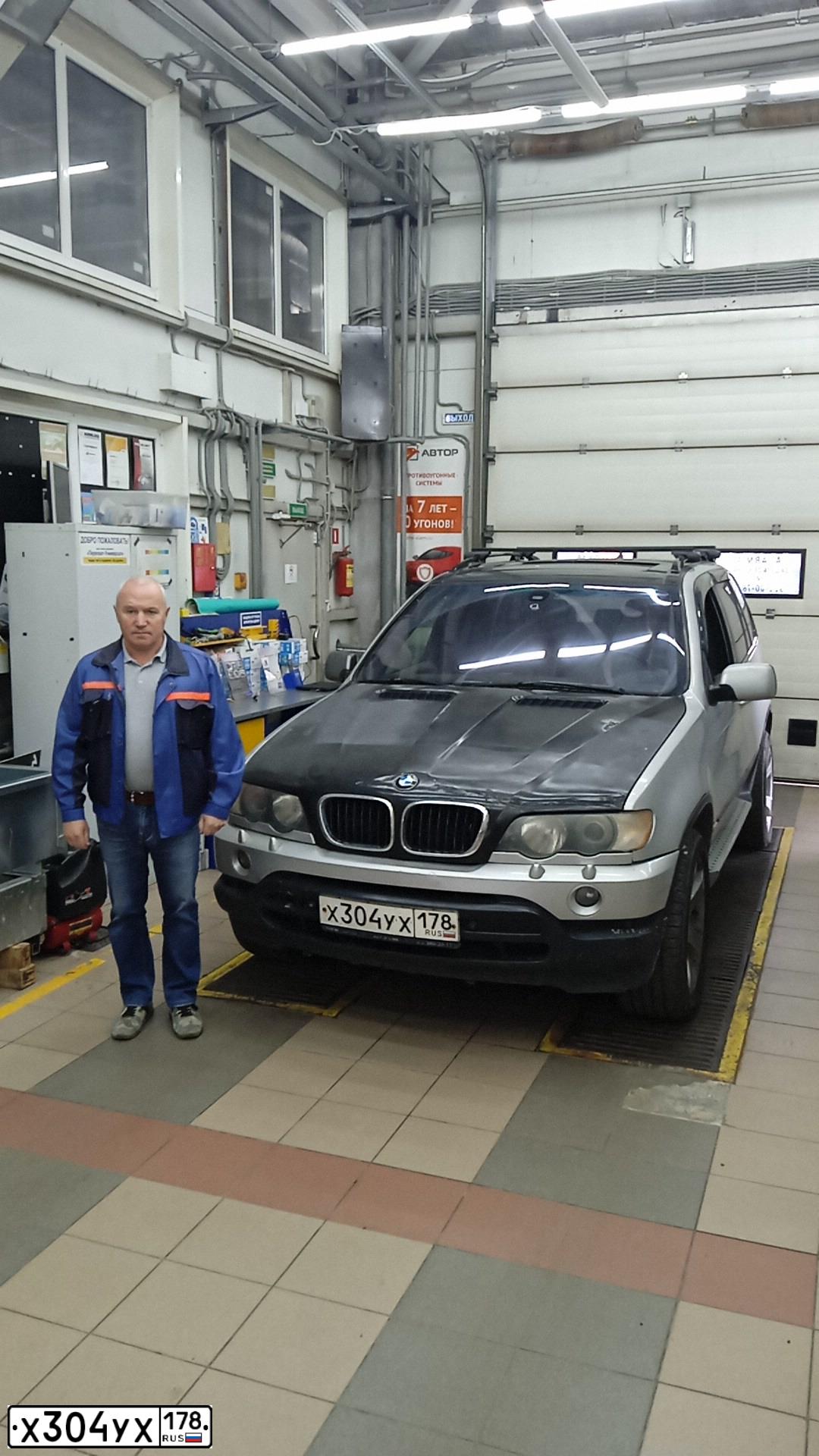 Фото автомобиля BMW X5, 2001 — госномер О722УО60. Цвет: Серебристый