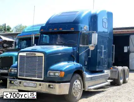Фото автомобиля FREIGHTLINER SEVERE DUTY FLD, 1996 — госномер С700УС25. Цвет: ЗЕЛЕНЫЙ