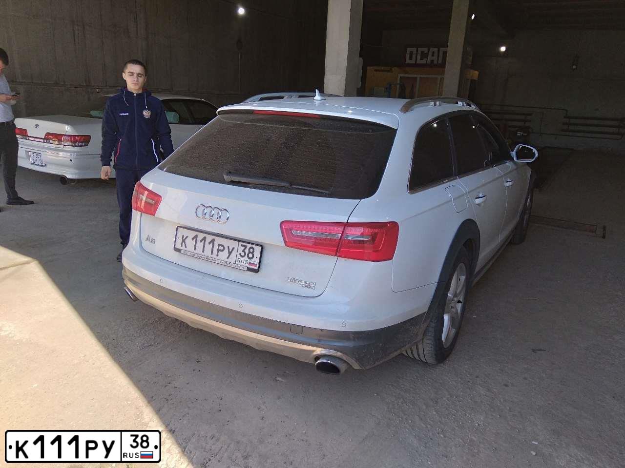 Фото автомобиля AUDI SQ5, 2014 — госномер Р817КО138. Цвет: ЧЕРНЫЙ