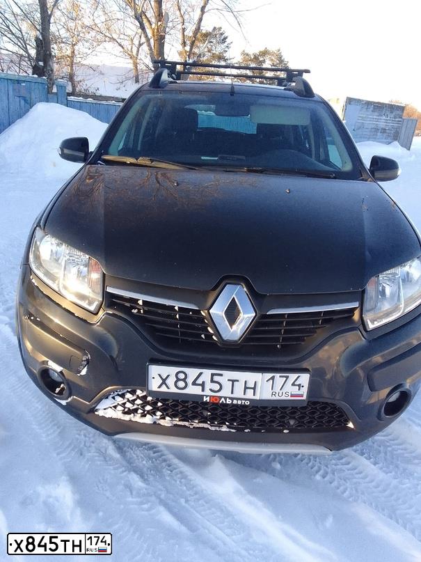 Фото автомобиля RENAULT SANDERO, 2014 — госномер Х845ТН174. Цвет: ЧЕРНЫЙ