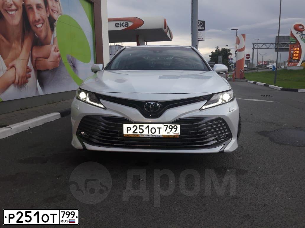 Фото автомобиля TOYOTA CAMRY, 2019 — госномер Н506ВЕ57. Цвет: БЕЛЫЙ ПЕРЛАМУТР