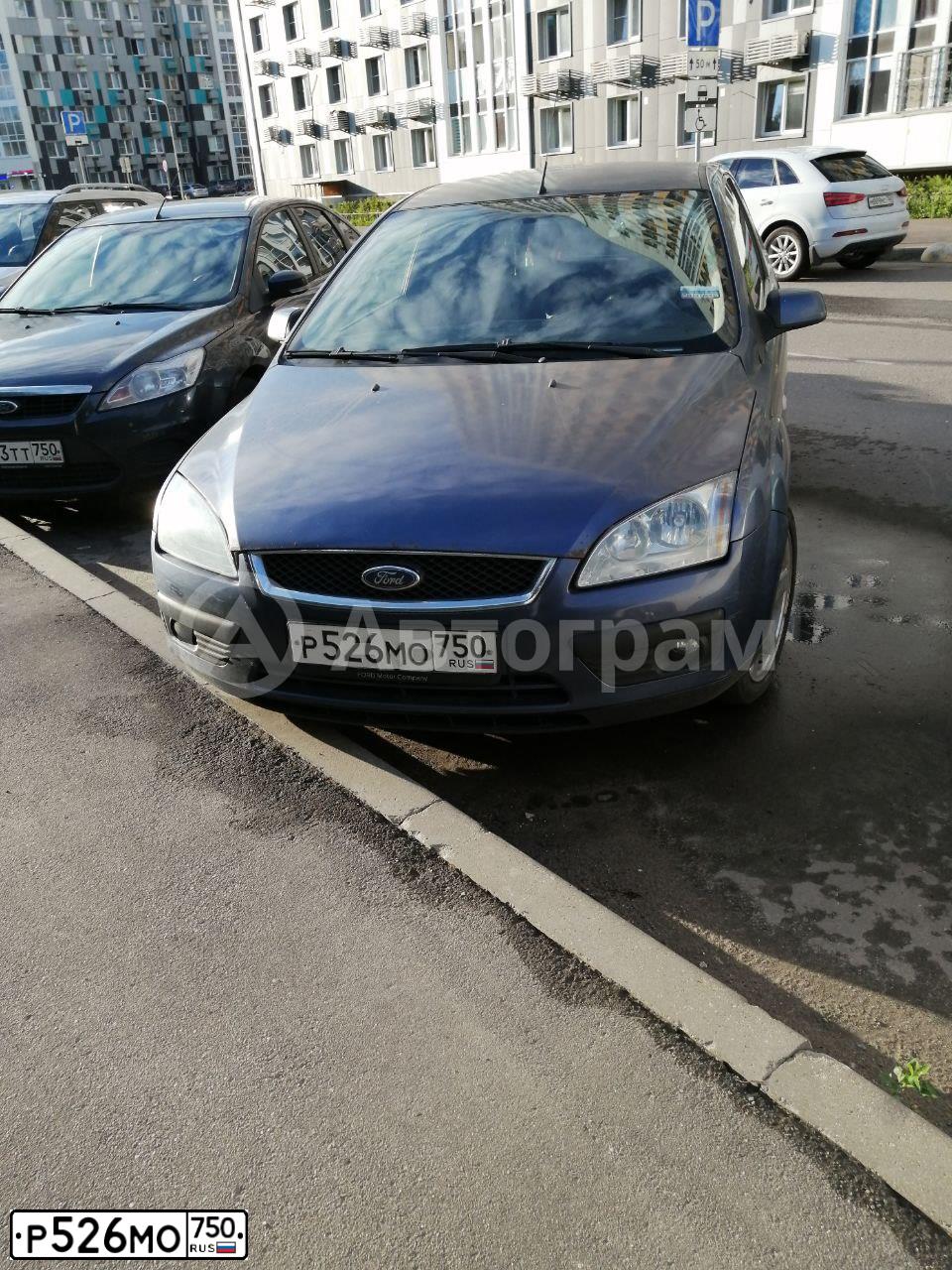 Фото автомобиля FORD FOCUS, 2006 — госномер Р526МО750. Цвет: СИНИЙ