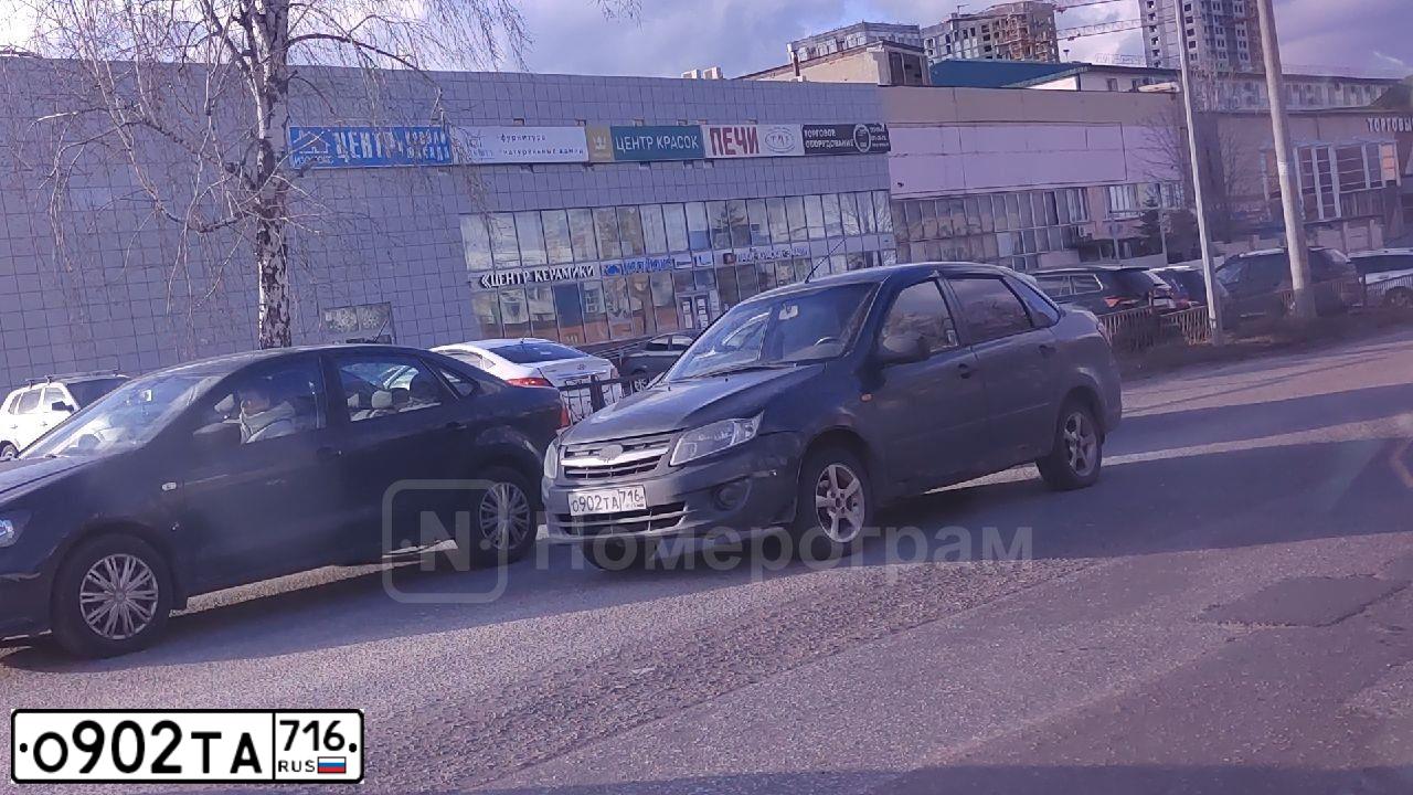Фото автомобиля LADA 2190 GRANTA, 2015 — госномер О902ТА716. Цвет: СЕРЕБРИСТО-ТЕМНО-СЕРЫЙ