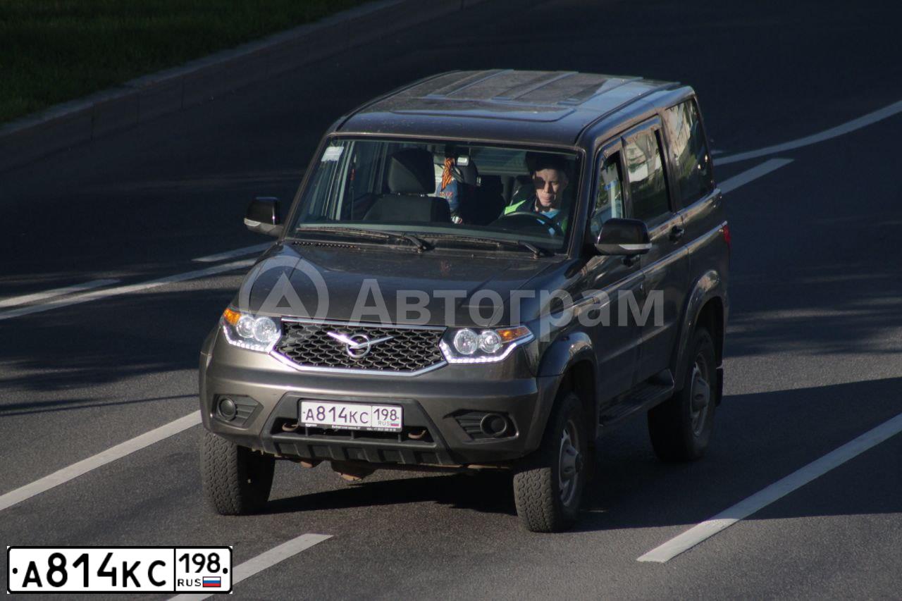 Фото автомобиля UAZ 3163 PATRIOT, 2018 — госномер А814КС198. Цвет: Коричнево-Серый Металлик