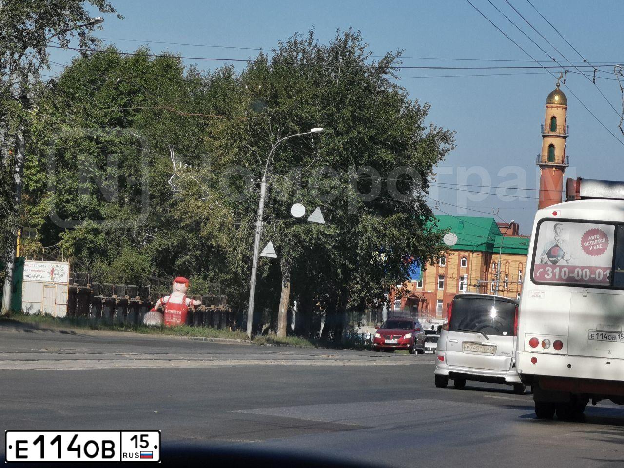 Фото автомобиля BMW X5, 2004 — госномер В349ОВ06. Цвет: СЕРЫЙ