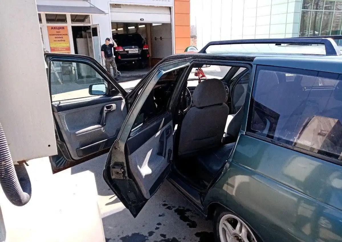 Фото автомобиля VOLKSWAGEN POLO, 2016 — госномер Е381НУ750. Цвет: БЕЖЕВЫЙ