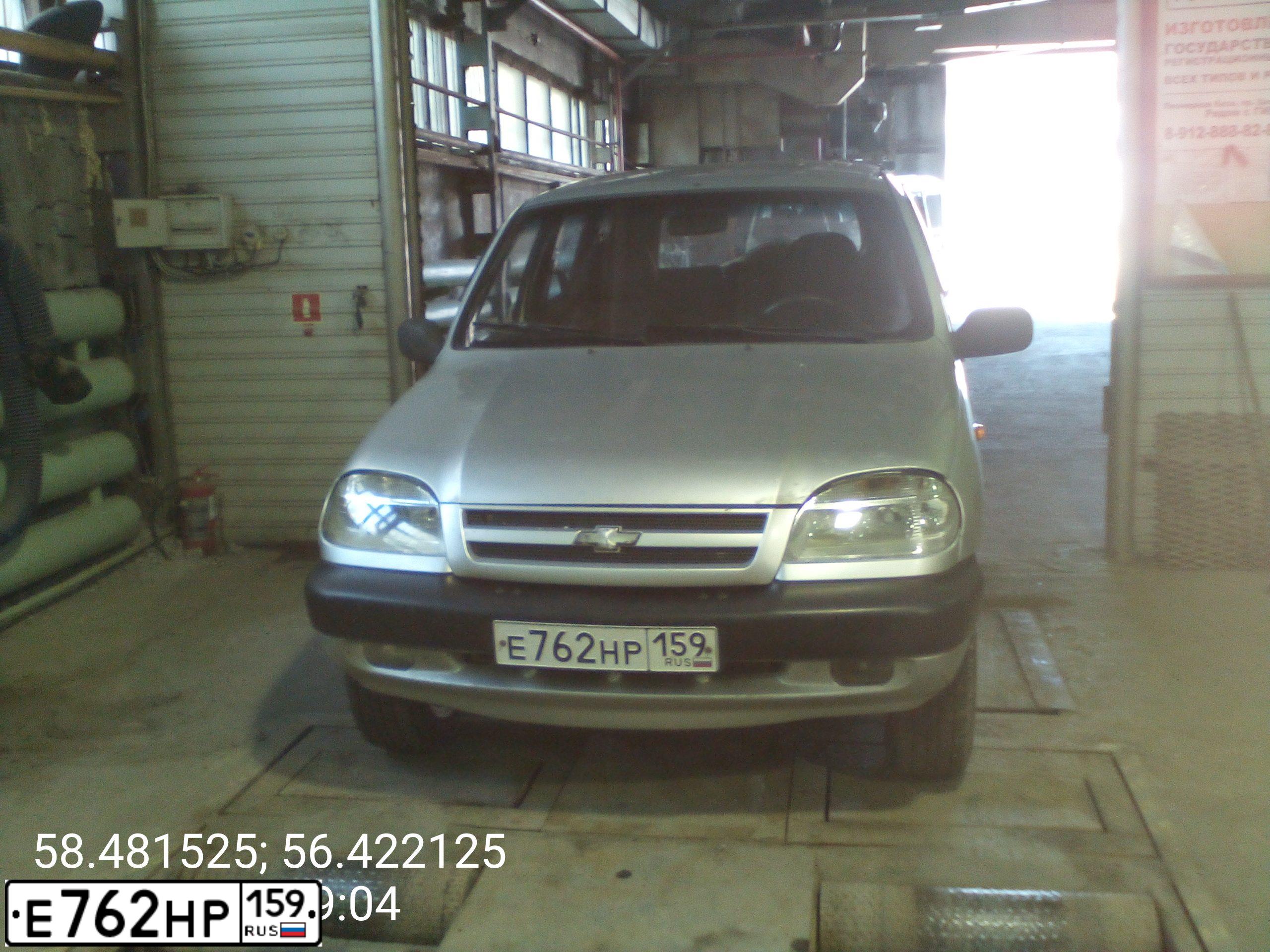 Фото автомобиля CHEVROLET NIVA, 2006 — госномер Е762НР159. Цвет: Светло-Серебристый металлик