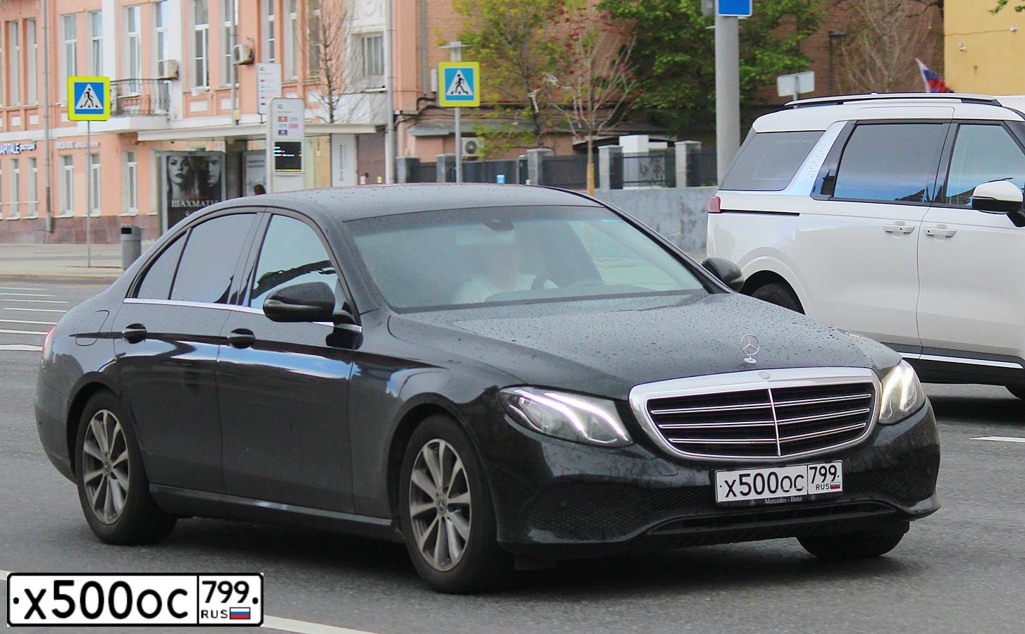Фото автомобиля MERCEDES E-KLASSE, 2018 — госномер Х500ОС799. Цвет: ЧЕРНЫЙ