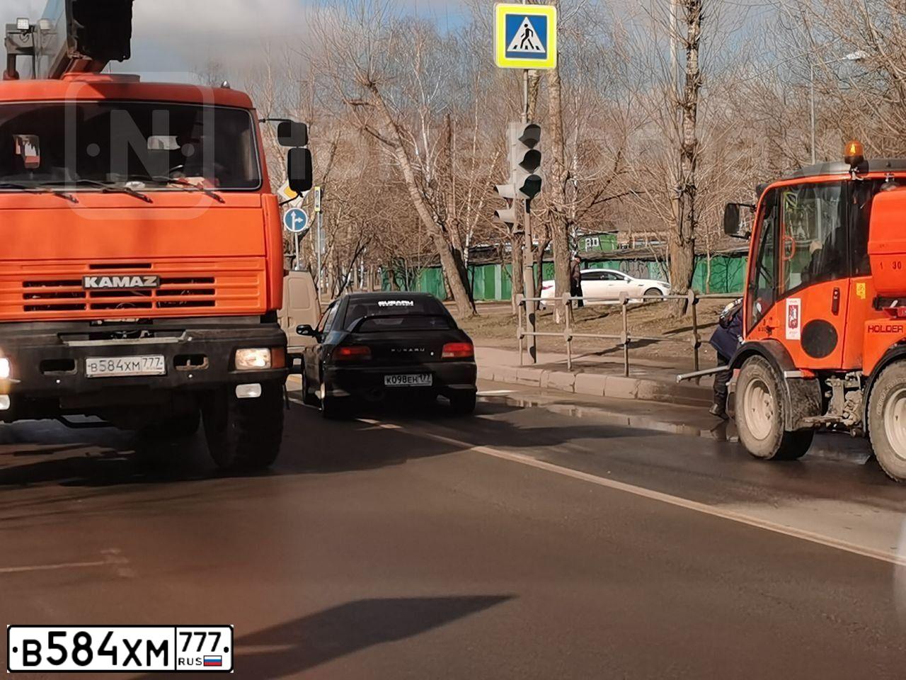 Фото автомобиля KAMAZ 43118 /6X6/, 2012 — госномер В703СО790. Цвет: Оранжевый