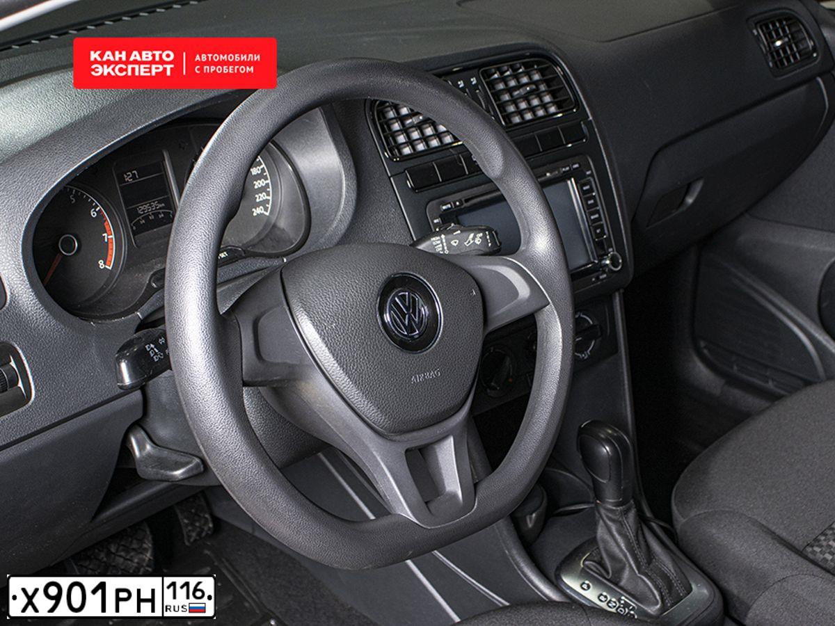 Фото автомобиля VOLKSWAGEN POLO, 2016 — госномер Х901РН116. Цвет: ВИШНЕВО-КРАСНЫЙ