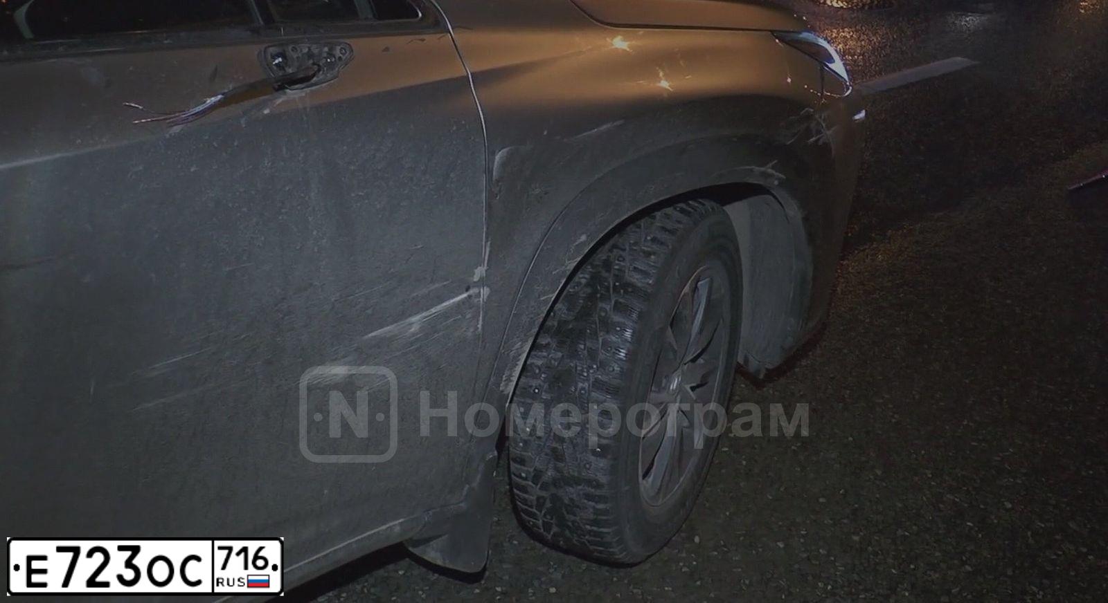 Фото автомобиля LEXUS NX, 2015 — госномер Е723ОС716. Цвет: СВЕТЛО-СЕРЫЙ