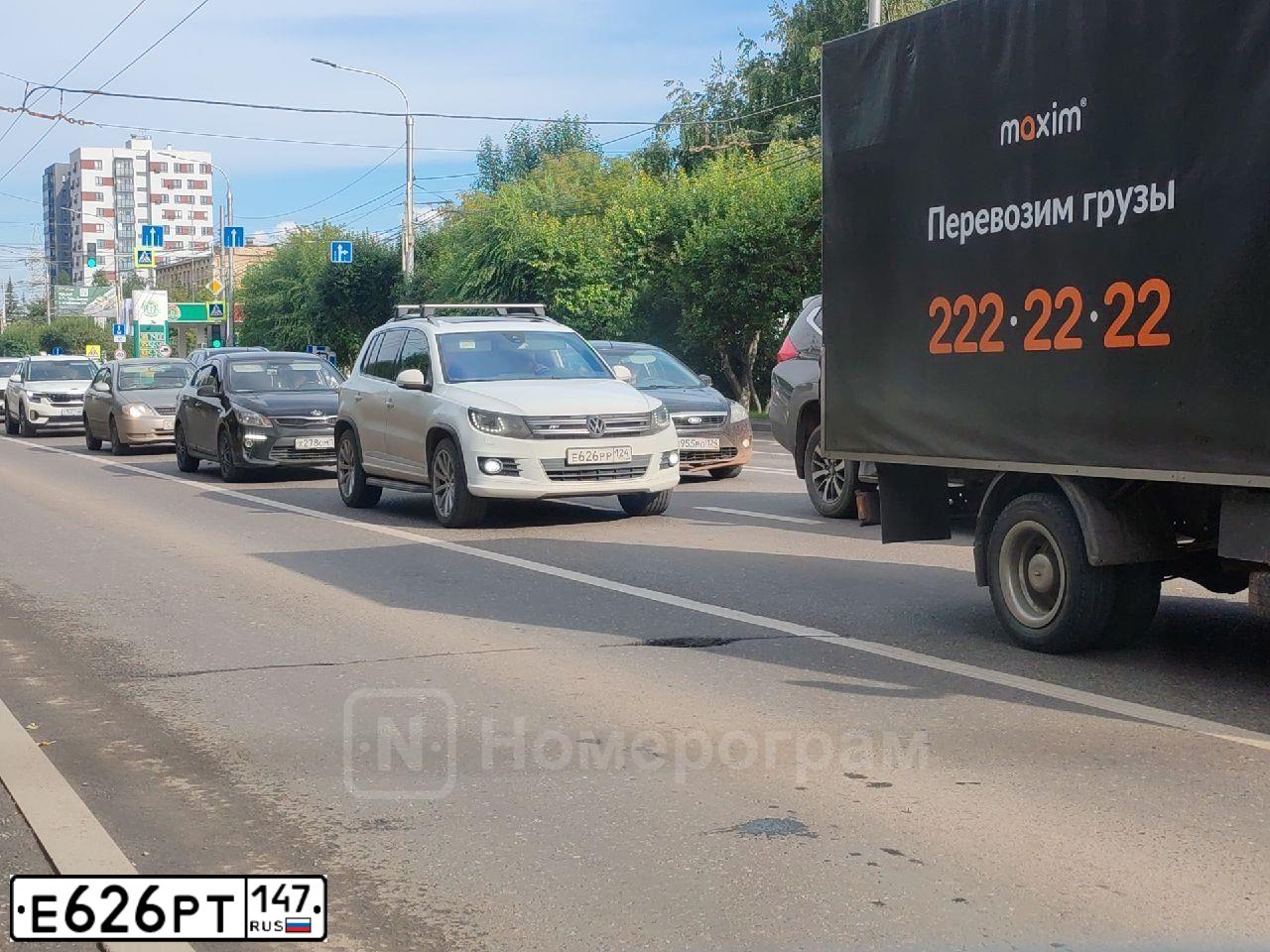 Фото автомобиля CHEVROLET AVEO, 2014 — госномер Е626РТ147. Цвет: СИНИЙ МЕТАЛЛИК