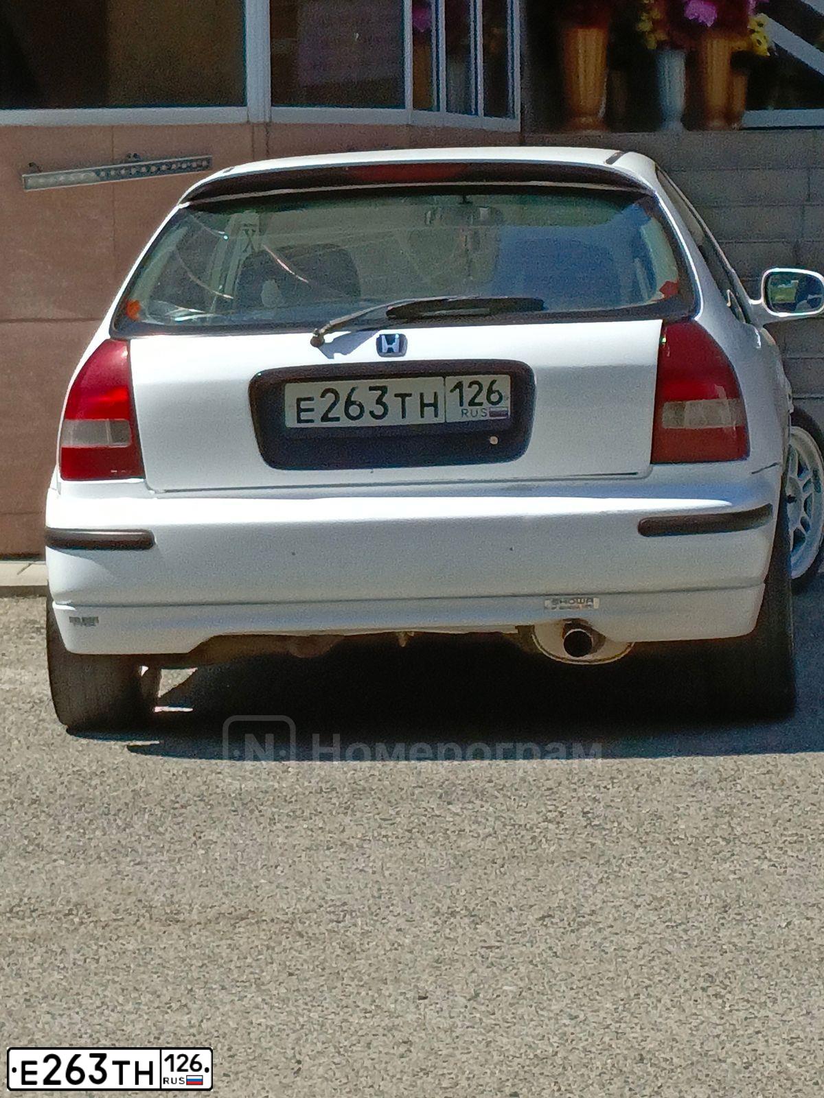Фото автомобиля HONDA CIVIC, 1997 — госномер Е263ТН126. Цвет: Белый