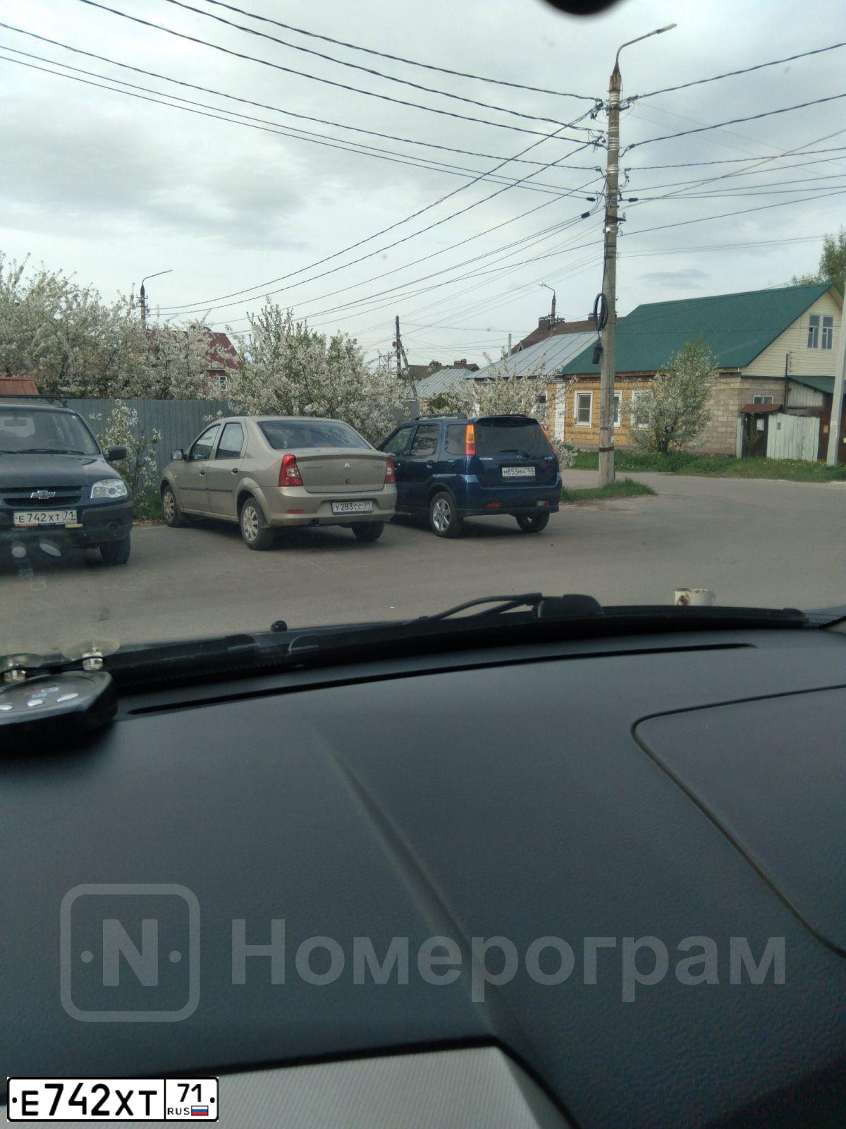 Фото автомобиля CHEVROLET NIVA, 2013 — госномер Е742ХТ71. Цвет: ЧЕРНО-СИНИЙ МЕТАЛЛИК