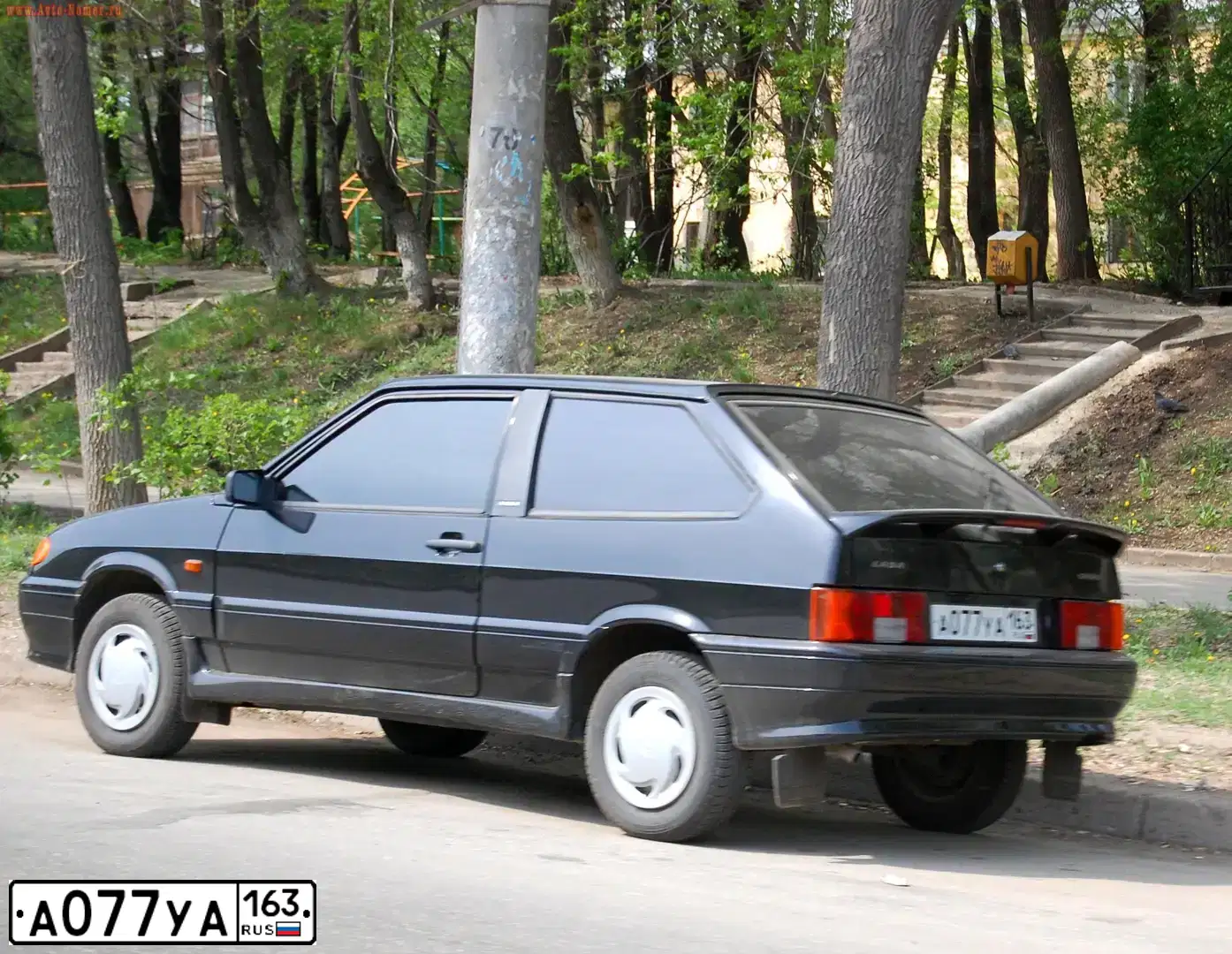 Фото автомобиля LADA 2113 SAMARA, 2009 — госномер А077УА163. Цвет: Сине-Черный