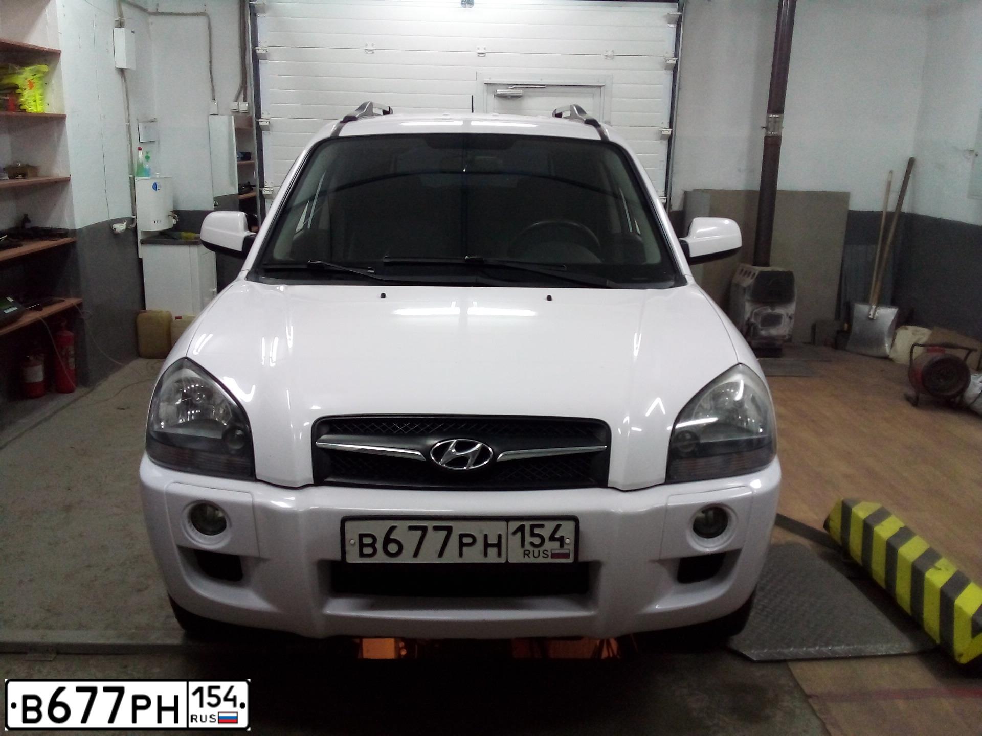 Фото автомобиля HYUNDAI TUCSON, 2008 — госномер В677РН154. Цвет: БЕЛЫЙ