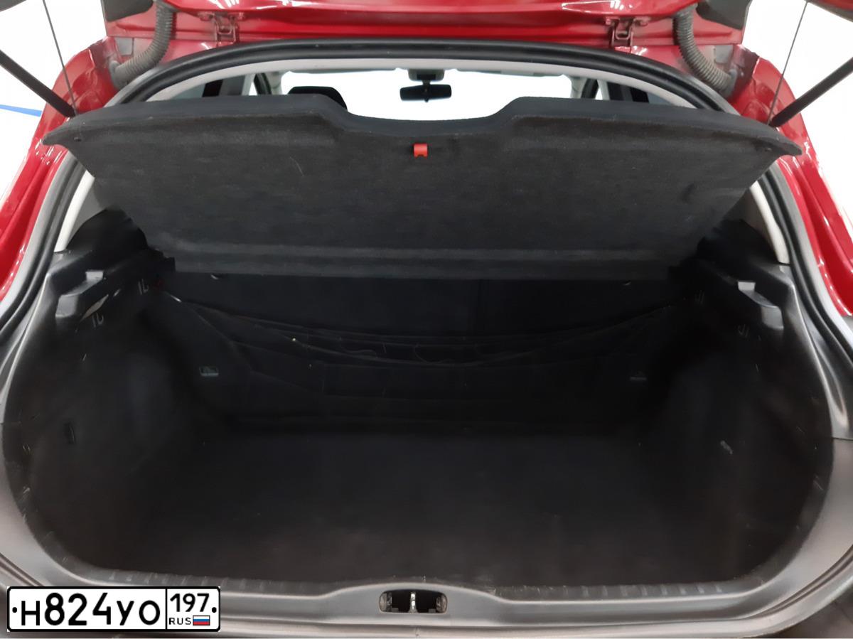 Фото автомобиля PEUGEOT 308, 2008 — госномер Т334ВВ977. Цвет: Красный