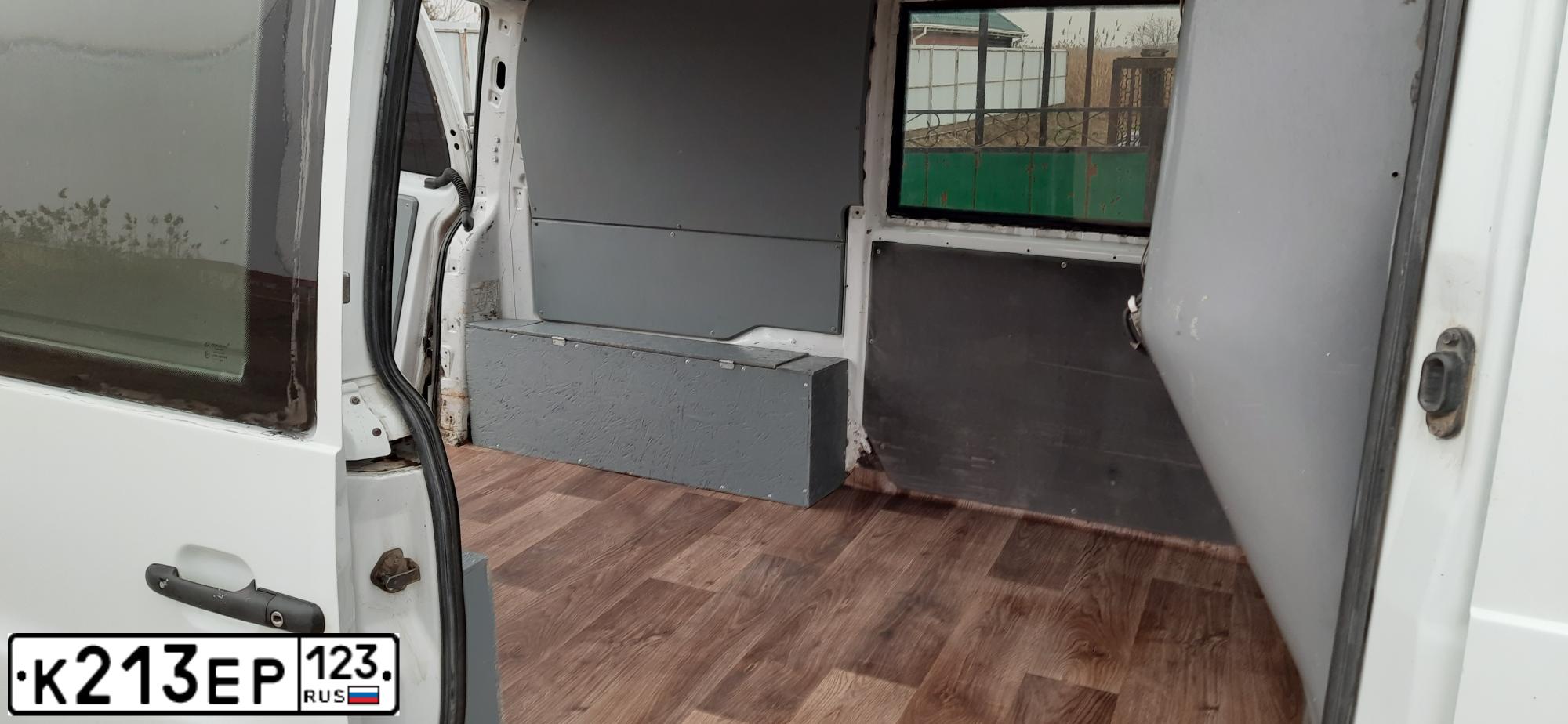 Фото автомобиля MERCEDES VITO, 2000 — госномер Н589ЕС47. Цвет: Белый