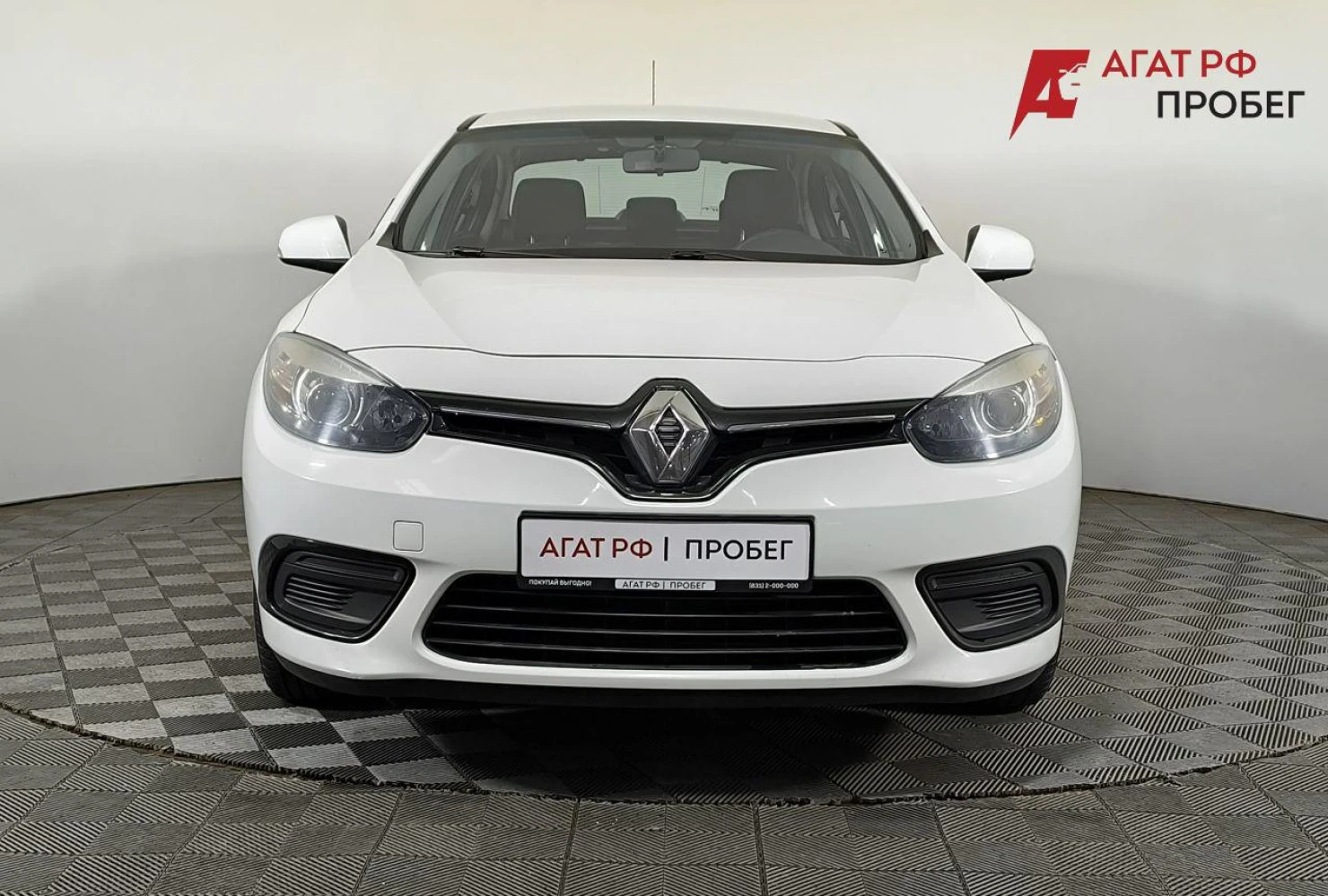Фото автомобиля RENAULT FLUENCE, 2014 — госномер В393ОЕ252. Цвет: Белый