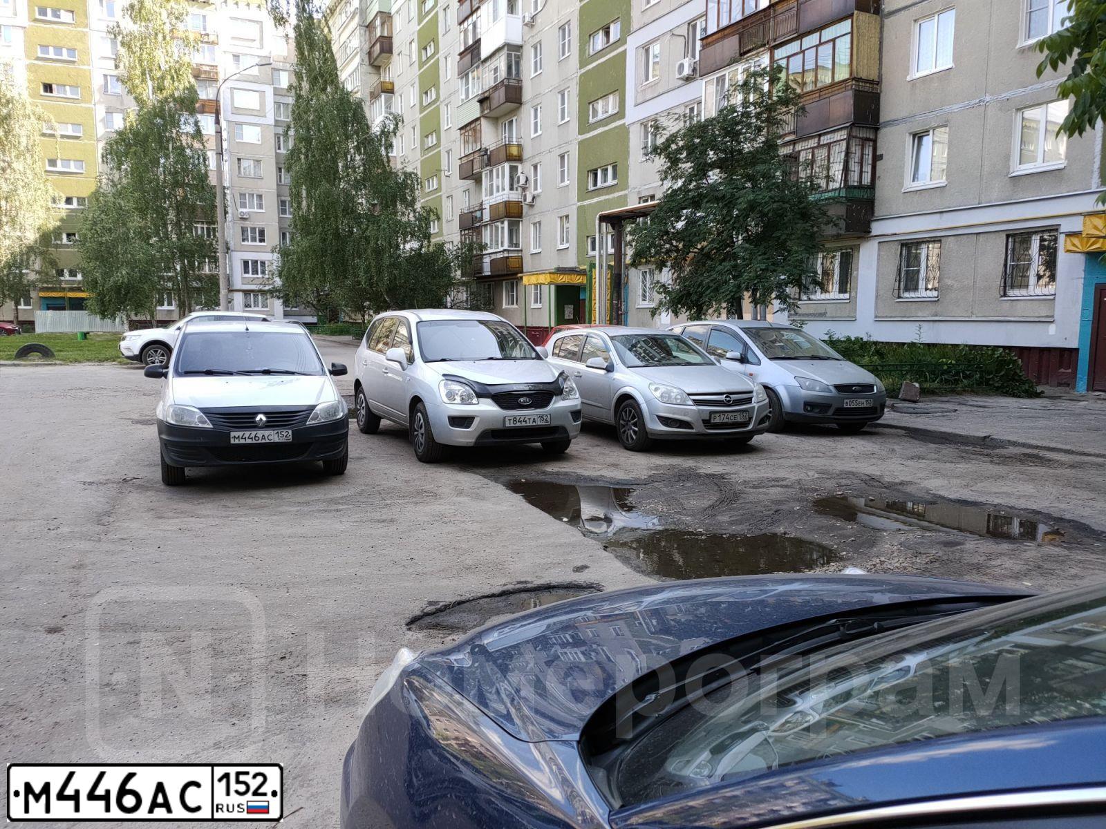 Фото автомобиля RENAULT LOGAN, 2014 — госномер Н427НН152. Цвет: БЕЛЫЙ