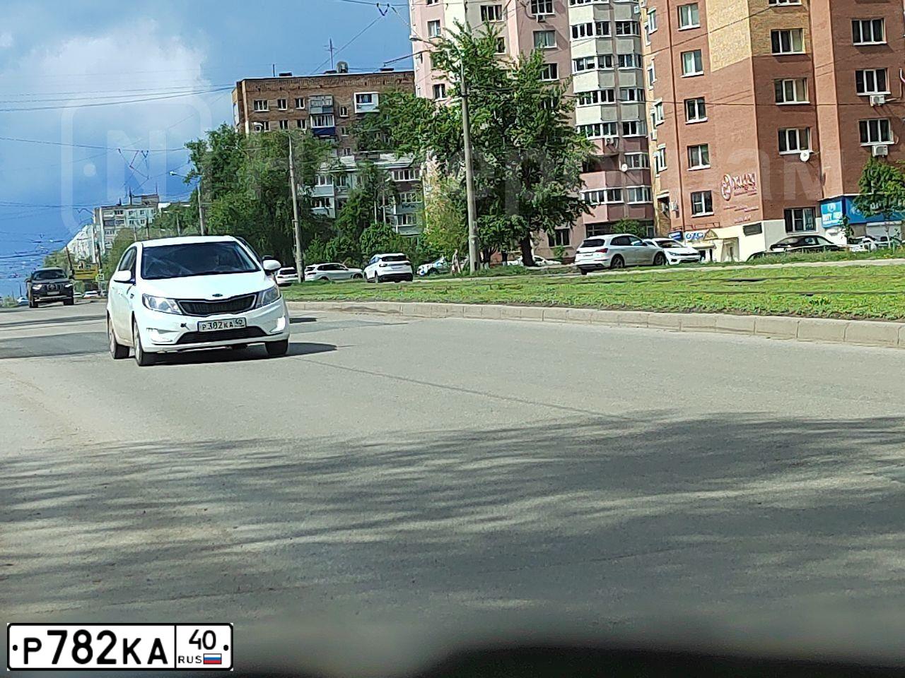 Фото автомобиля TOYOTA LANDCRUISER 200, 2014 — госномер Р782КА40. Цвет: ЧЕРНЫЙ